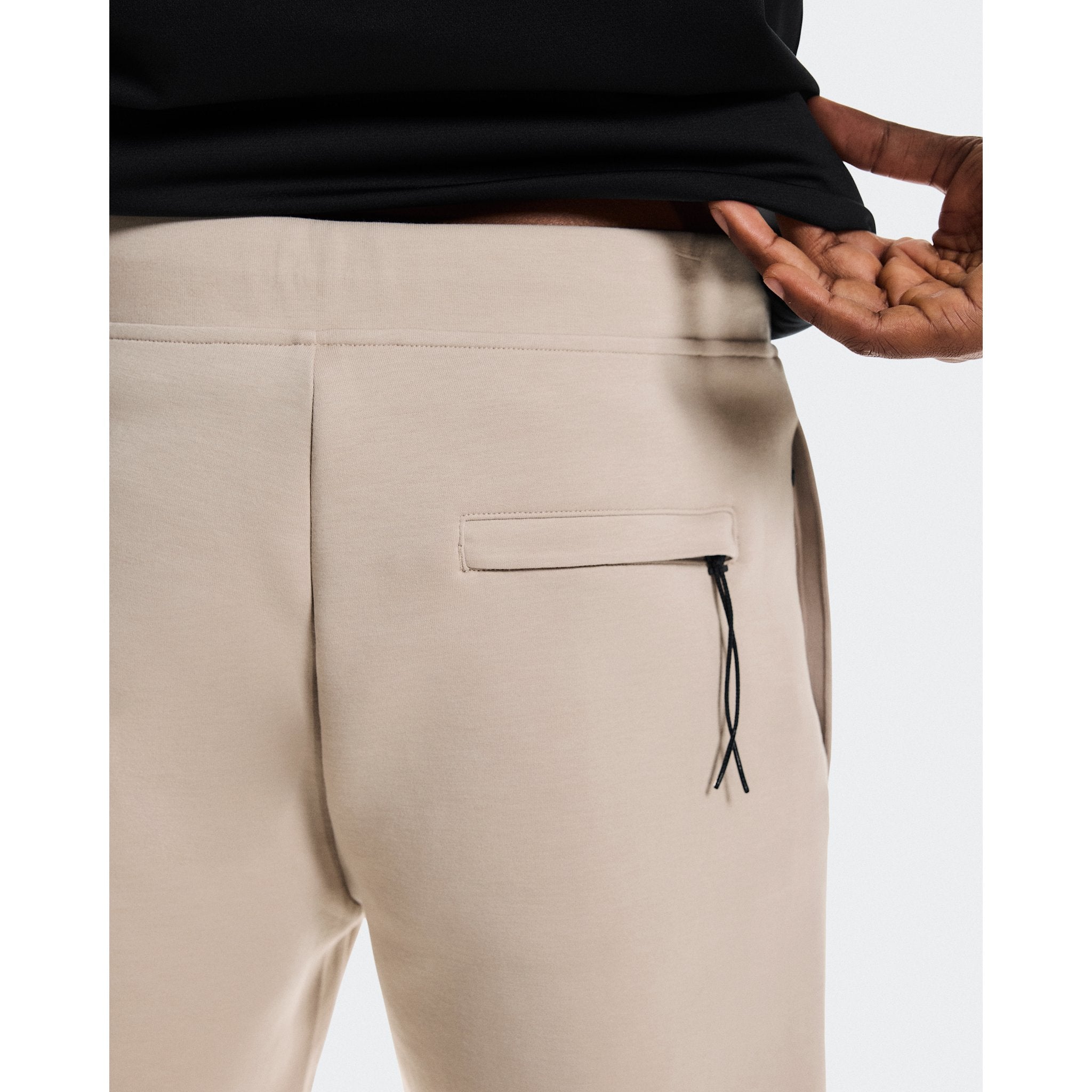 On Focus Tech Sweatpants Desert