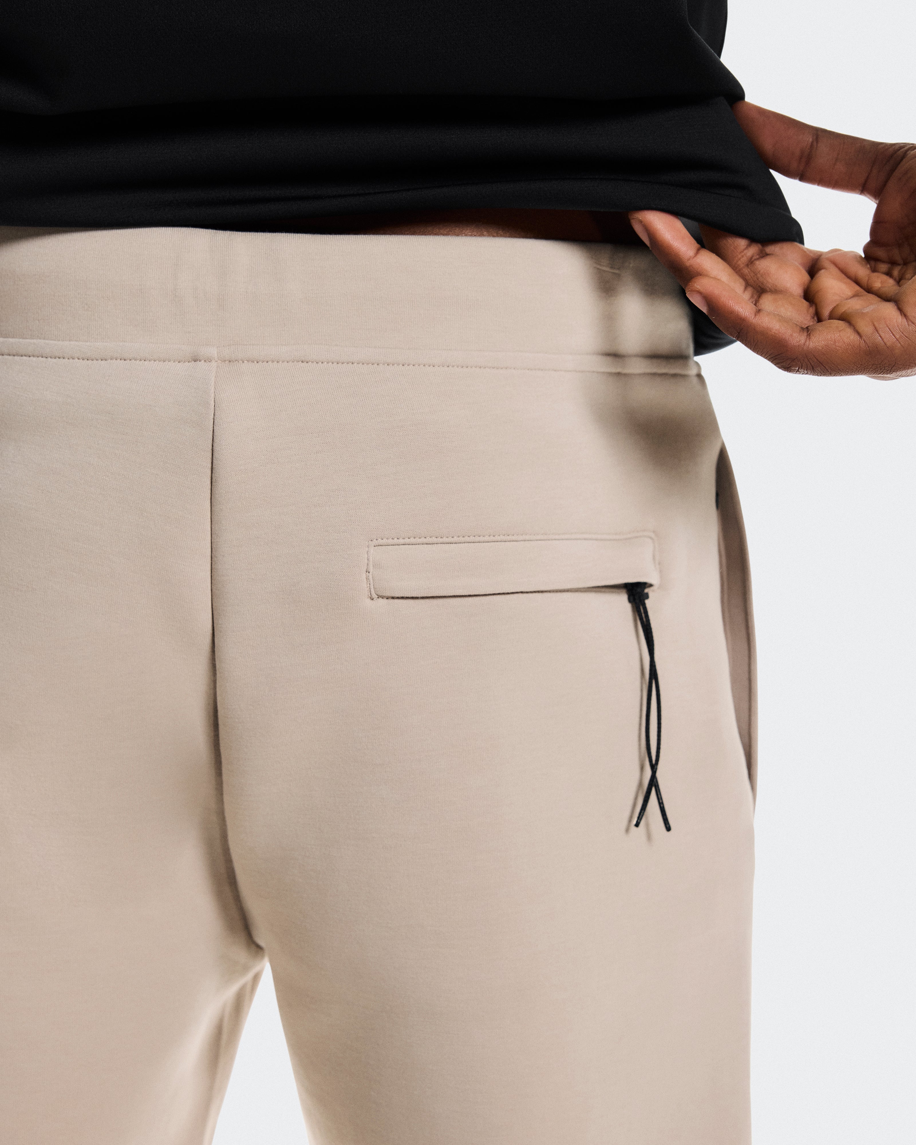 On Focus Tech Sweatpants Desert