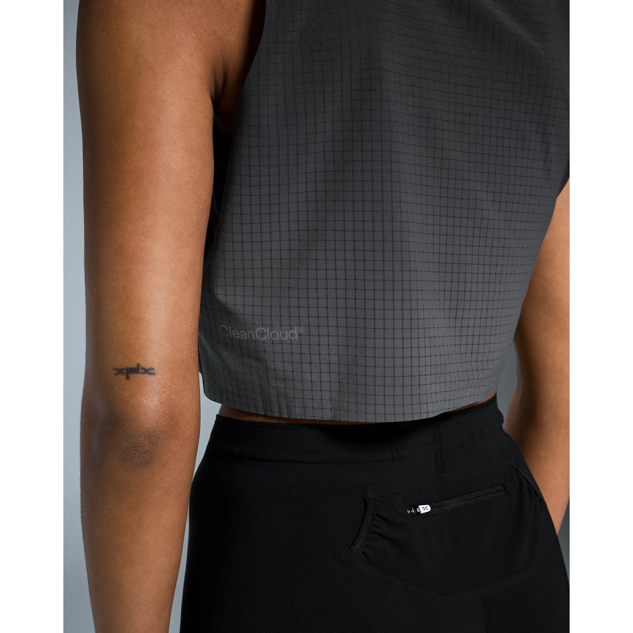 On Pace Tank Black | Iron