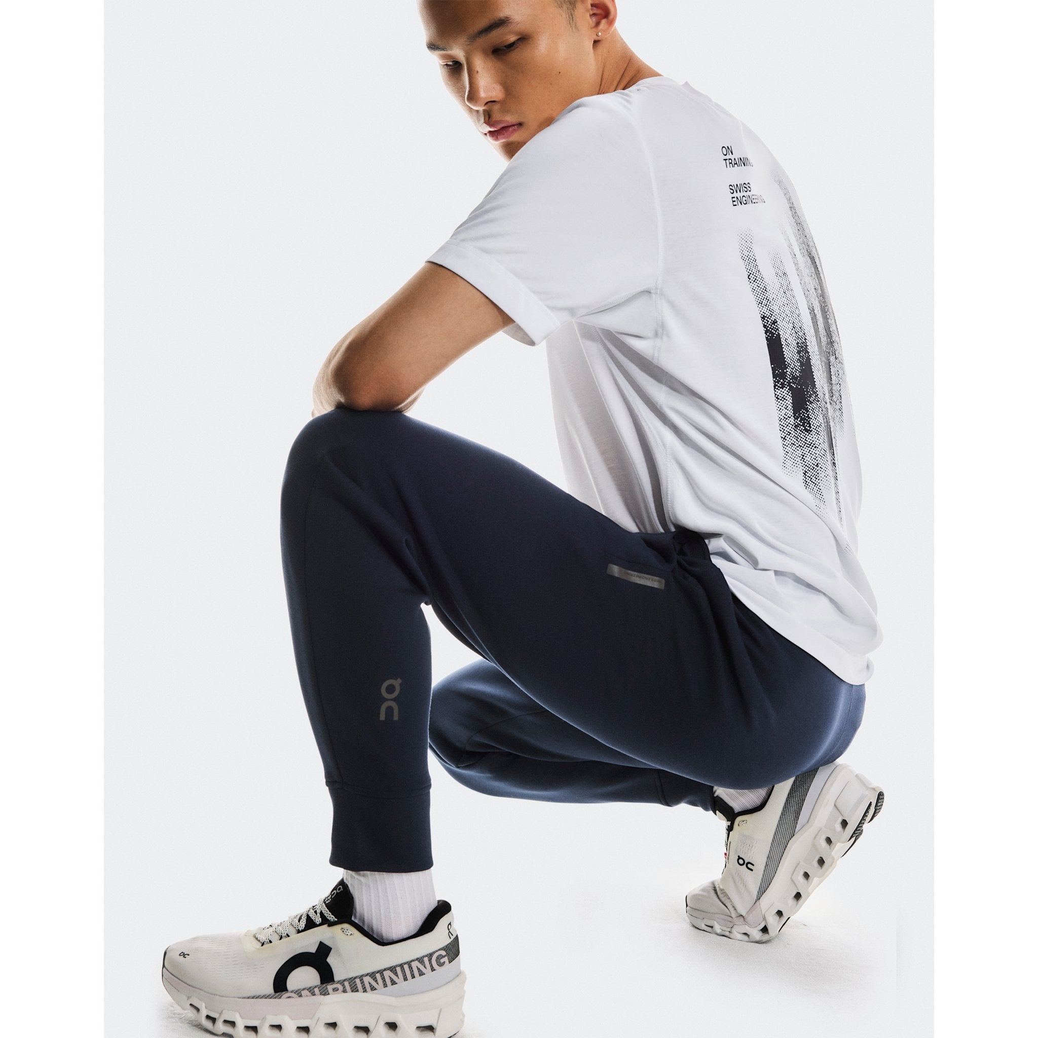 On Focus Tech Sweatpants Navy