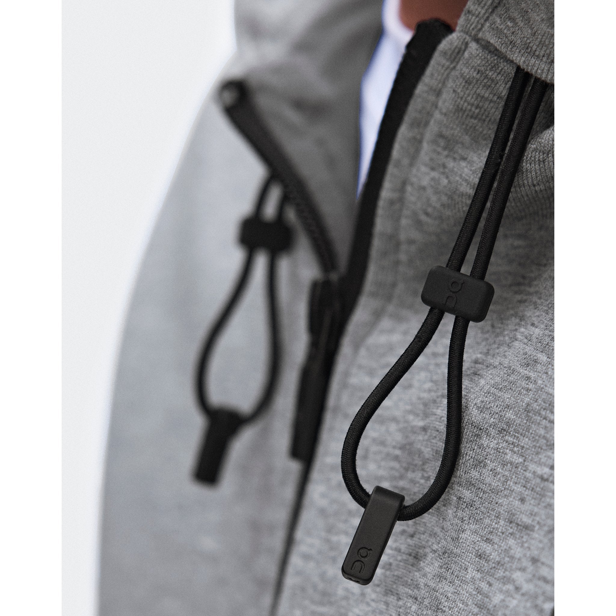 On Focus Tech Zip Hoodie Basalt