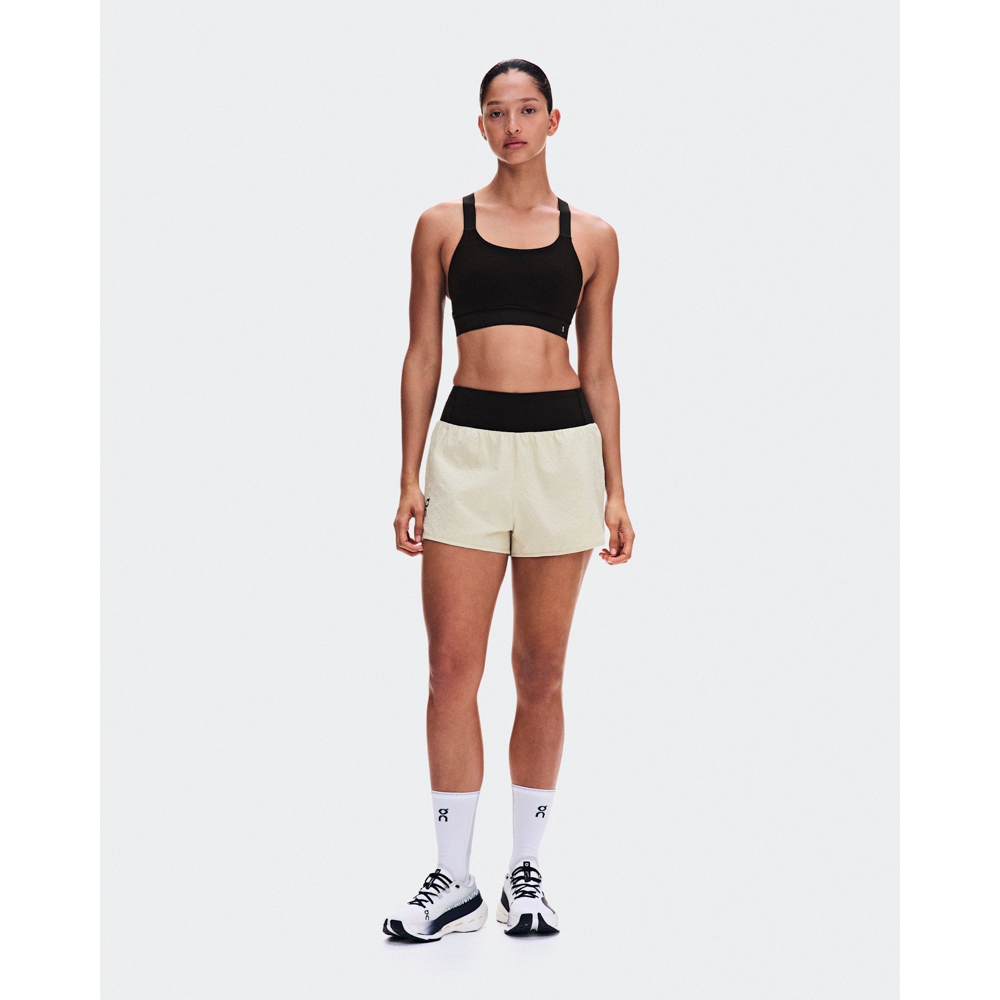 On Performance Volt Shorts Hare