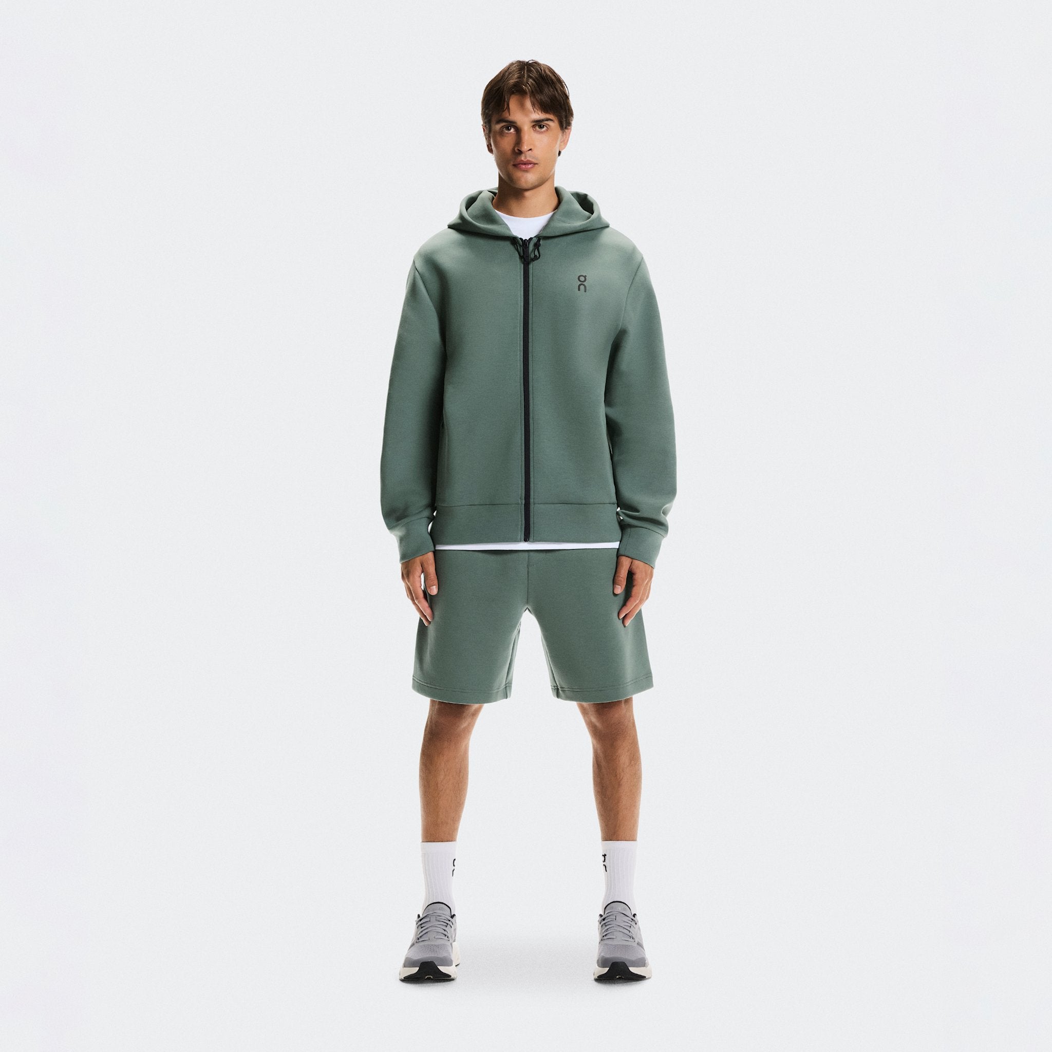 On Focus Tech Shorts Olive