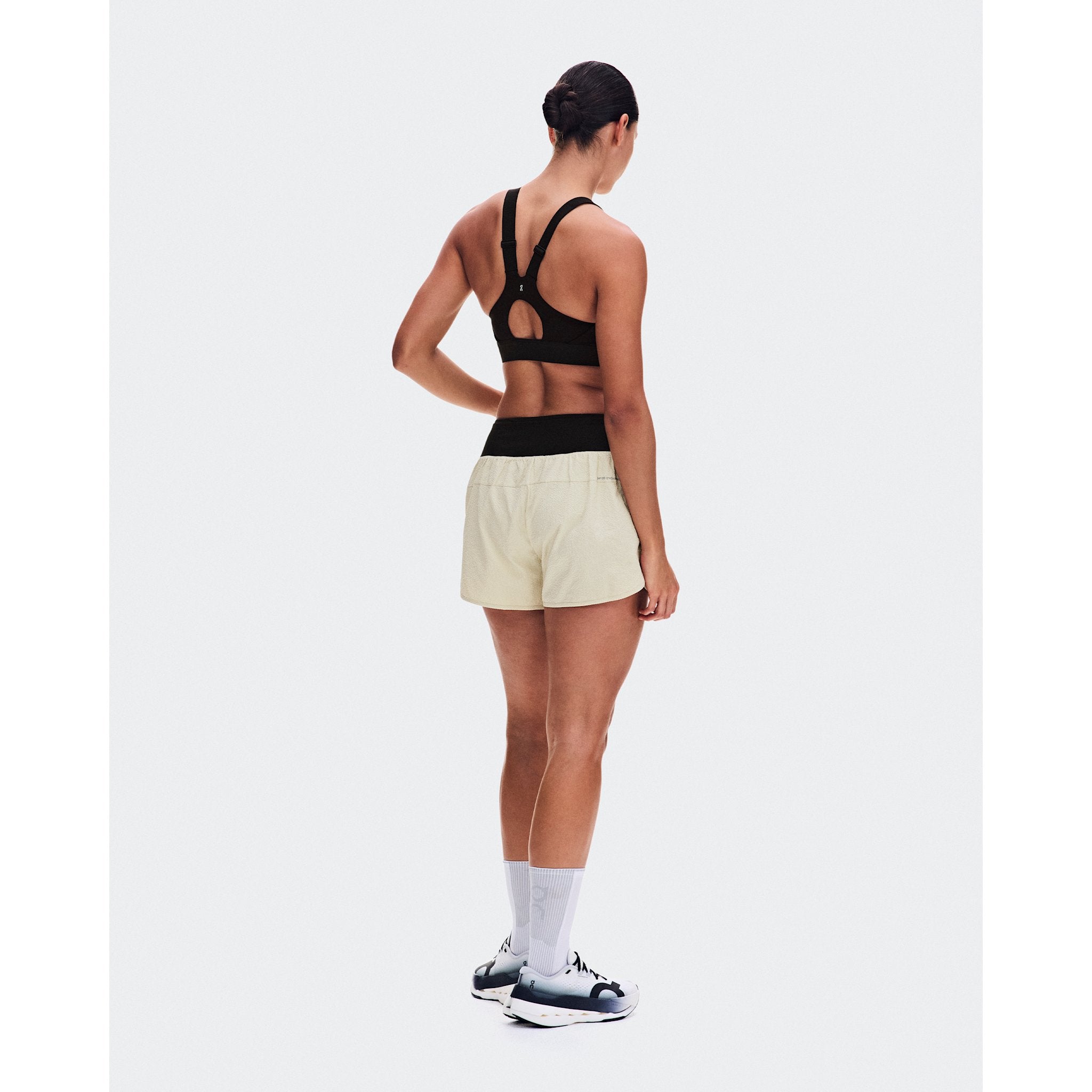 On Performance Volt Shorts Hare