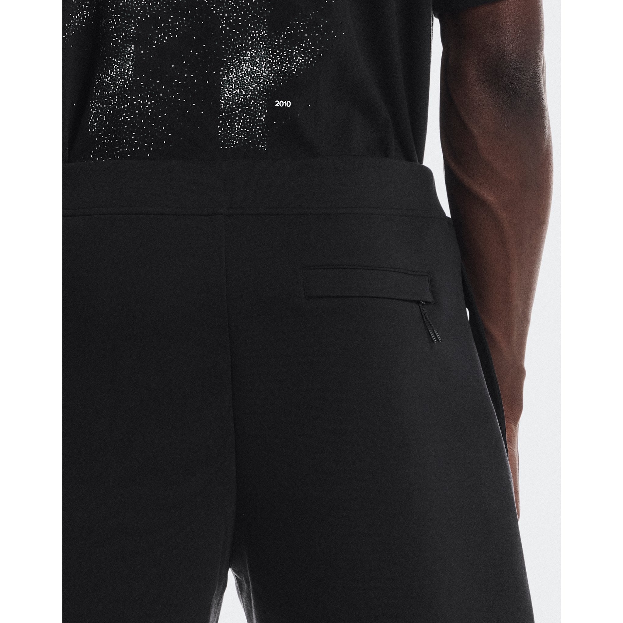 On Focus Tech Shorts Black