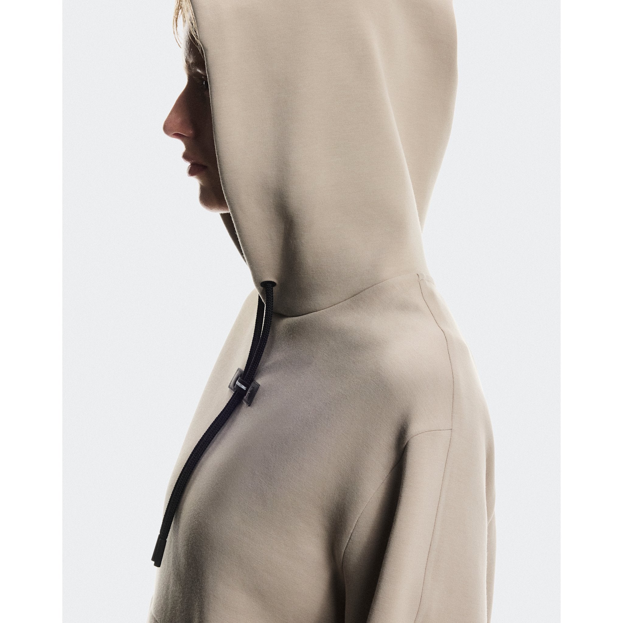 On Focus Tech Hoodie Desert