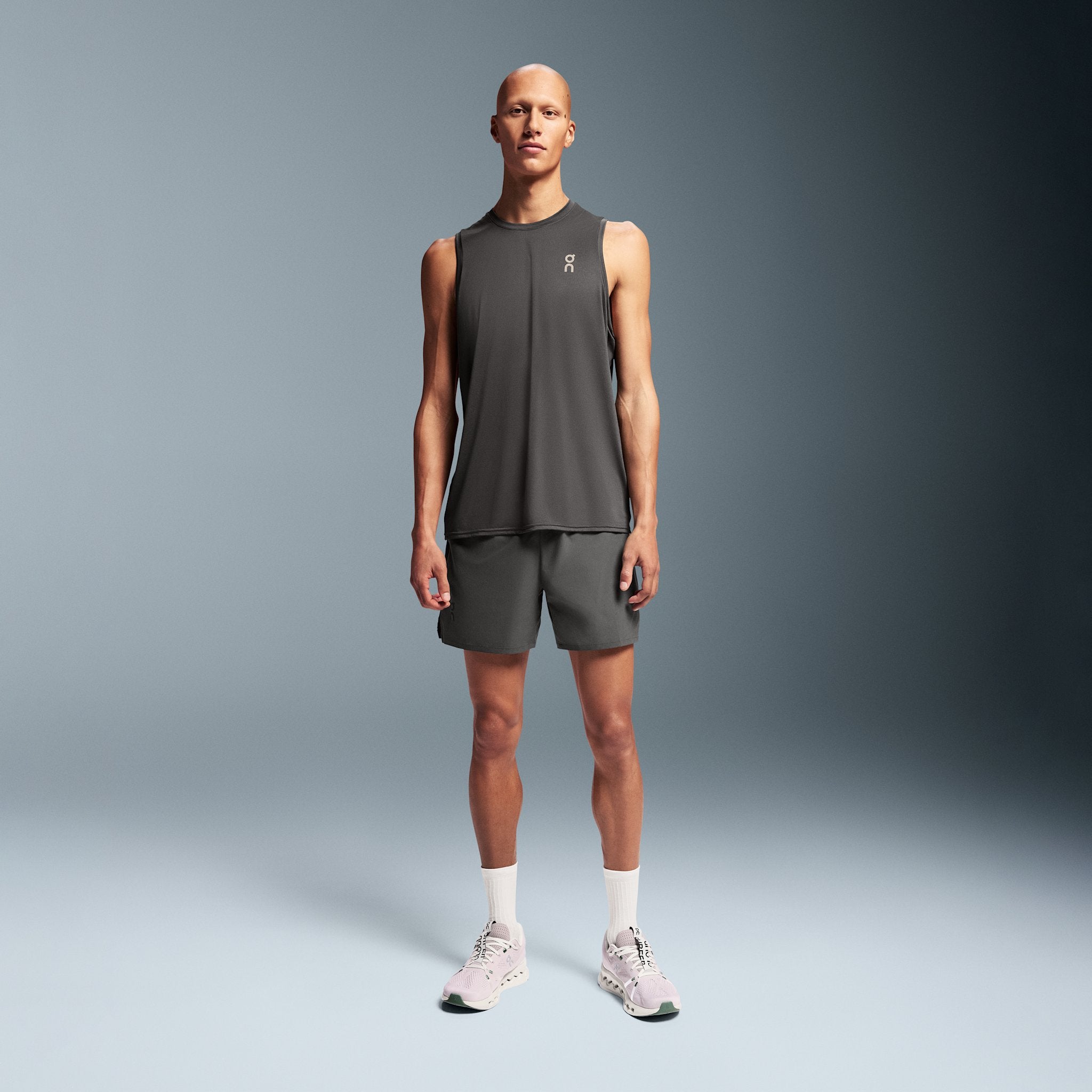 On Essential Shorts Shadow