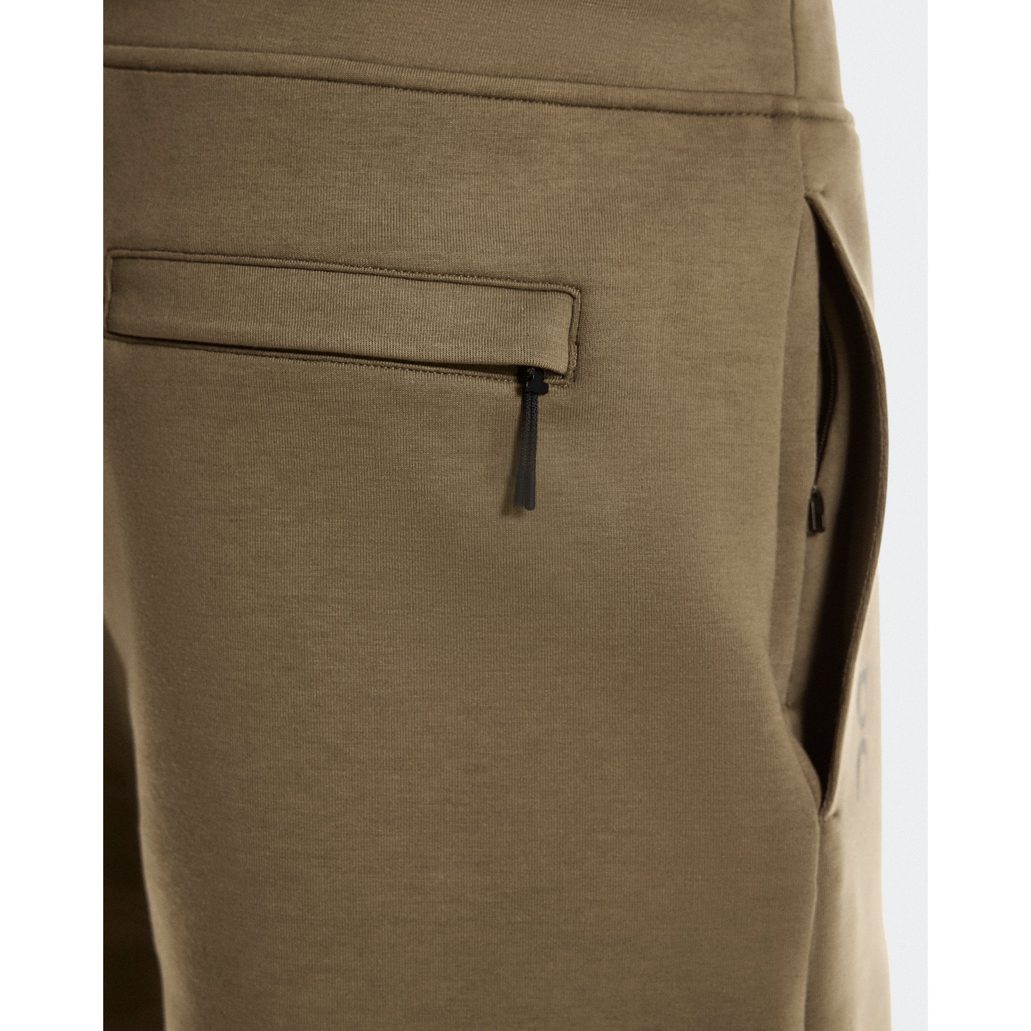 On Focus Tech Shorts Kalamata