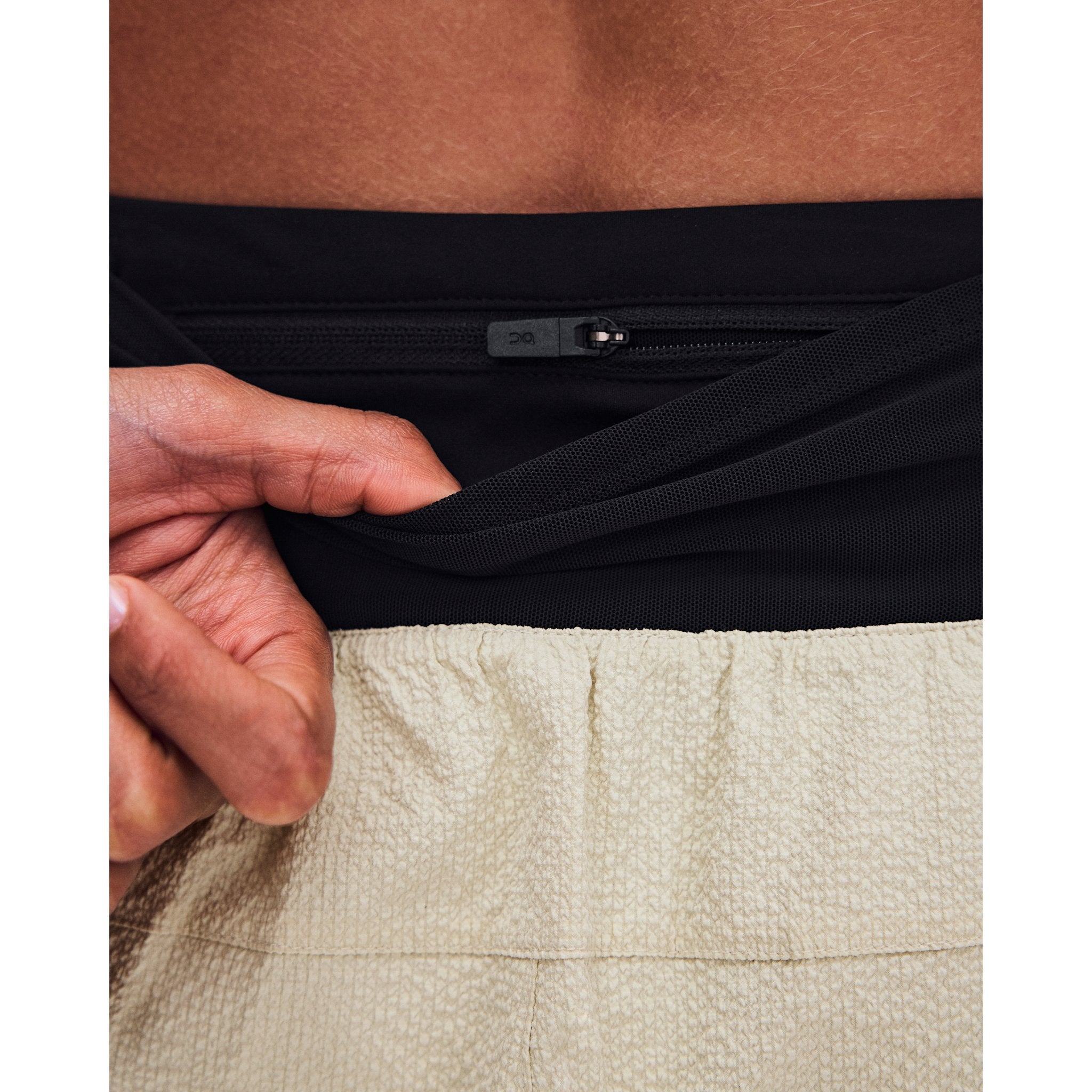 On Performance Volt Shorts Hare