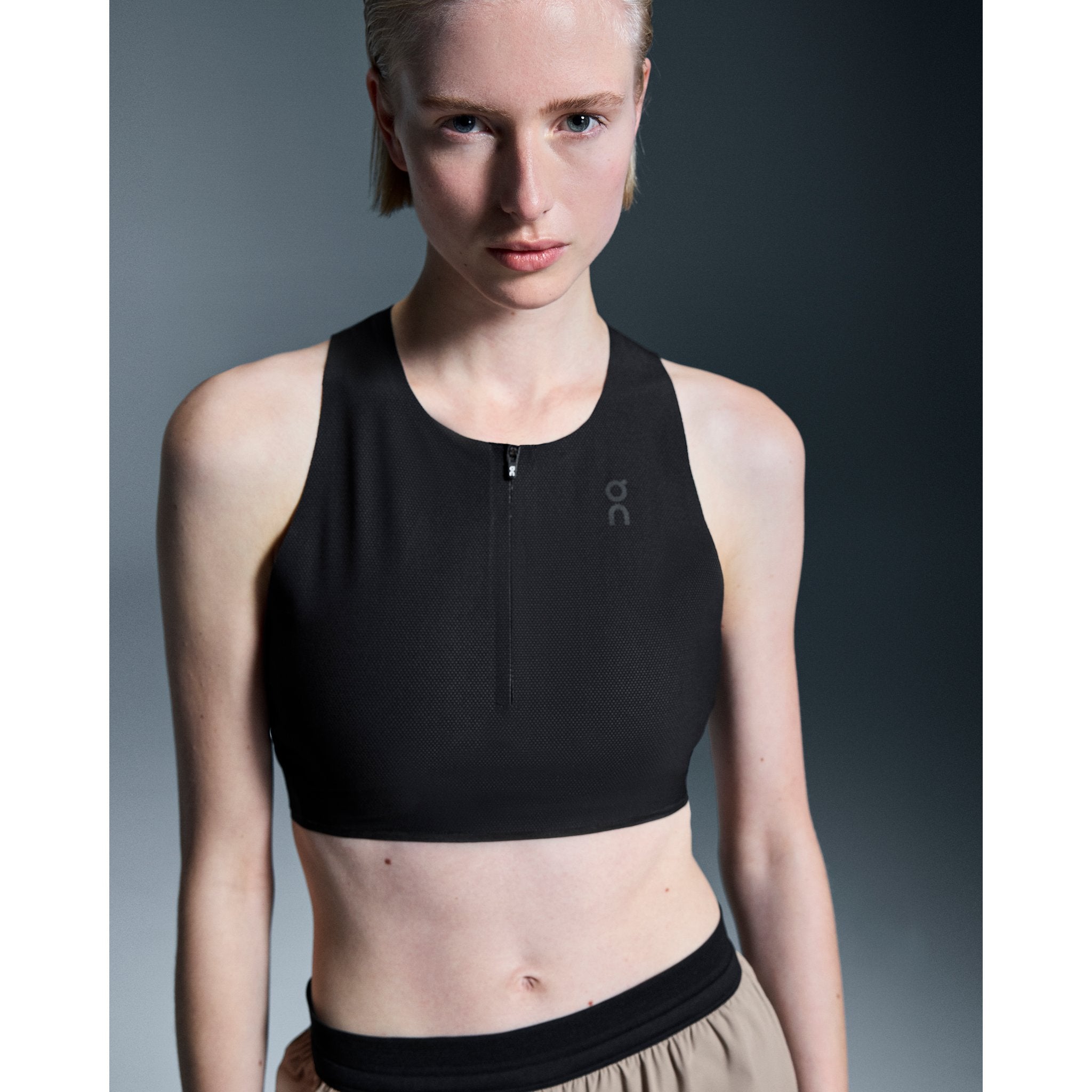 On Race Crop Black