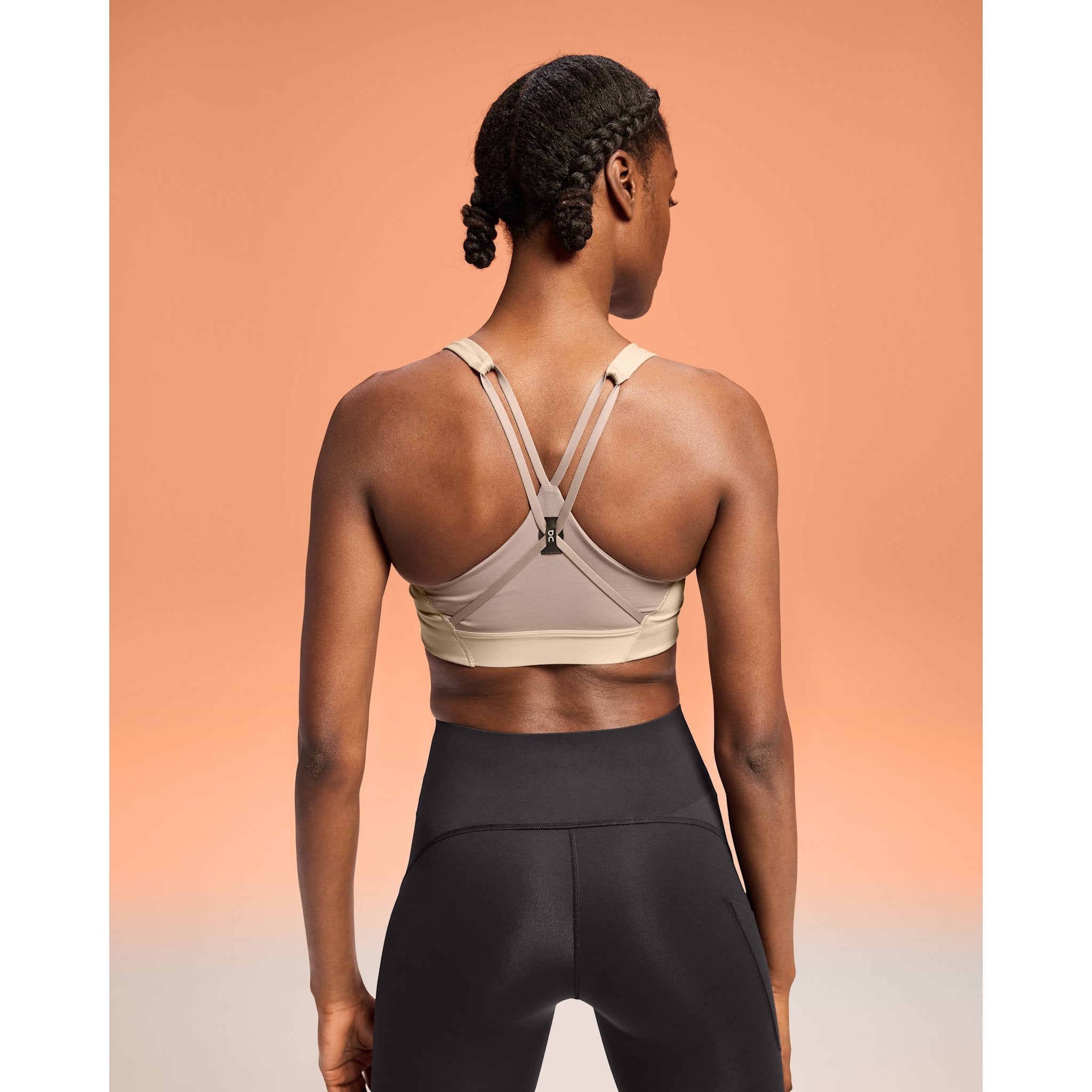 On Active Bra Sand | Cinder