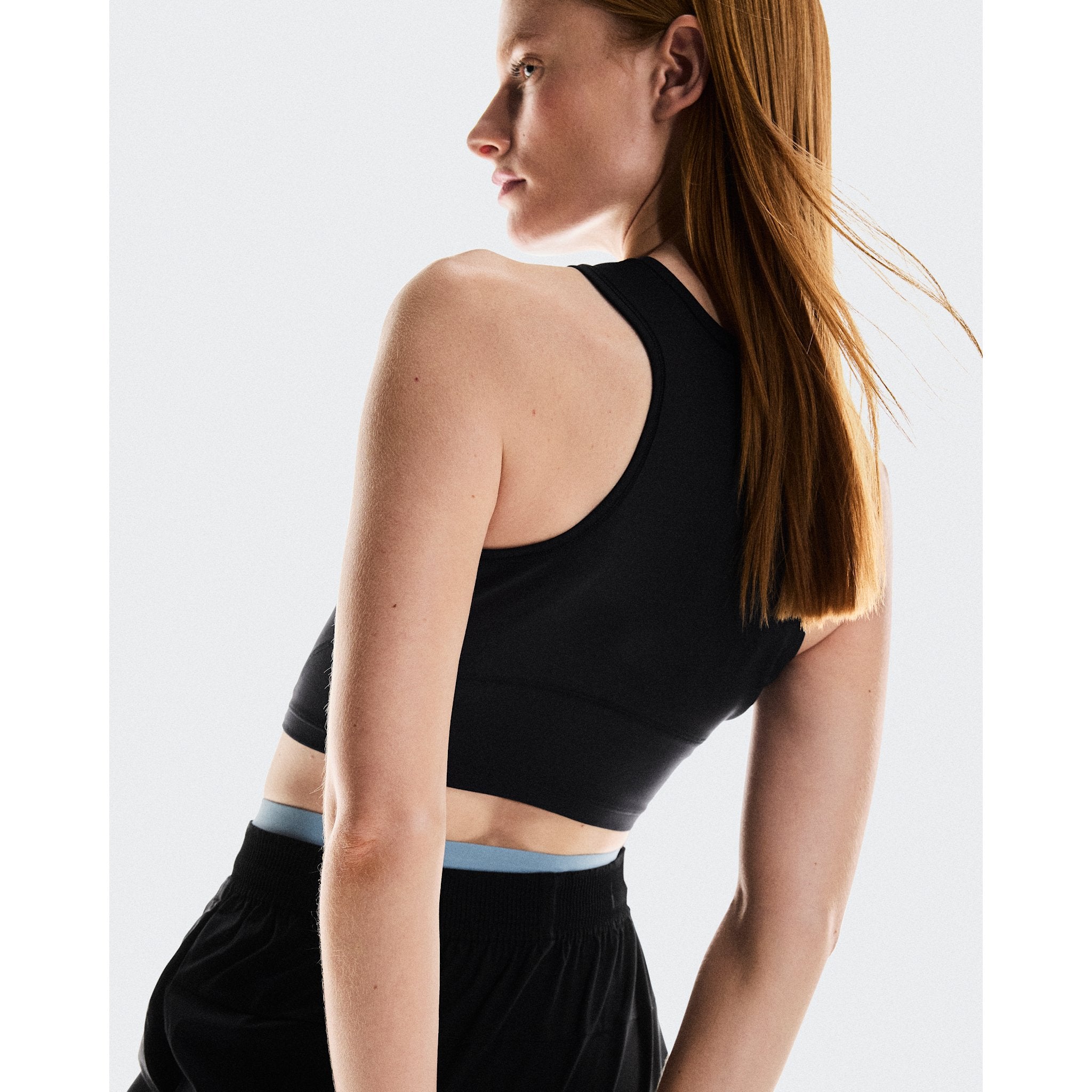 On Studio Crop Black