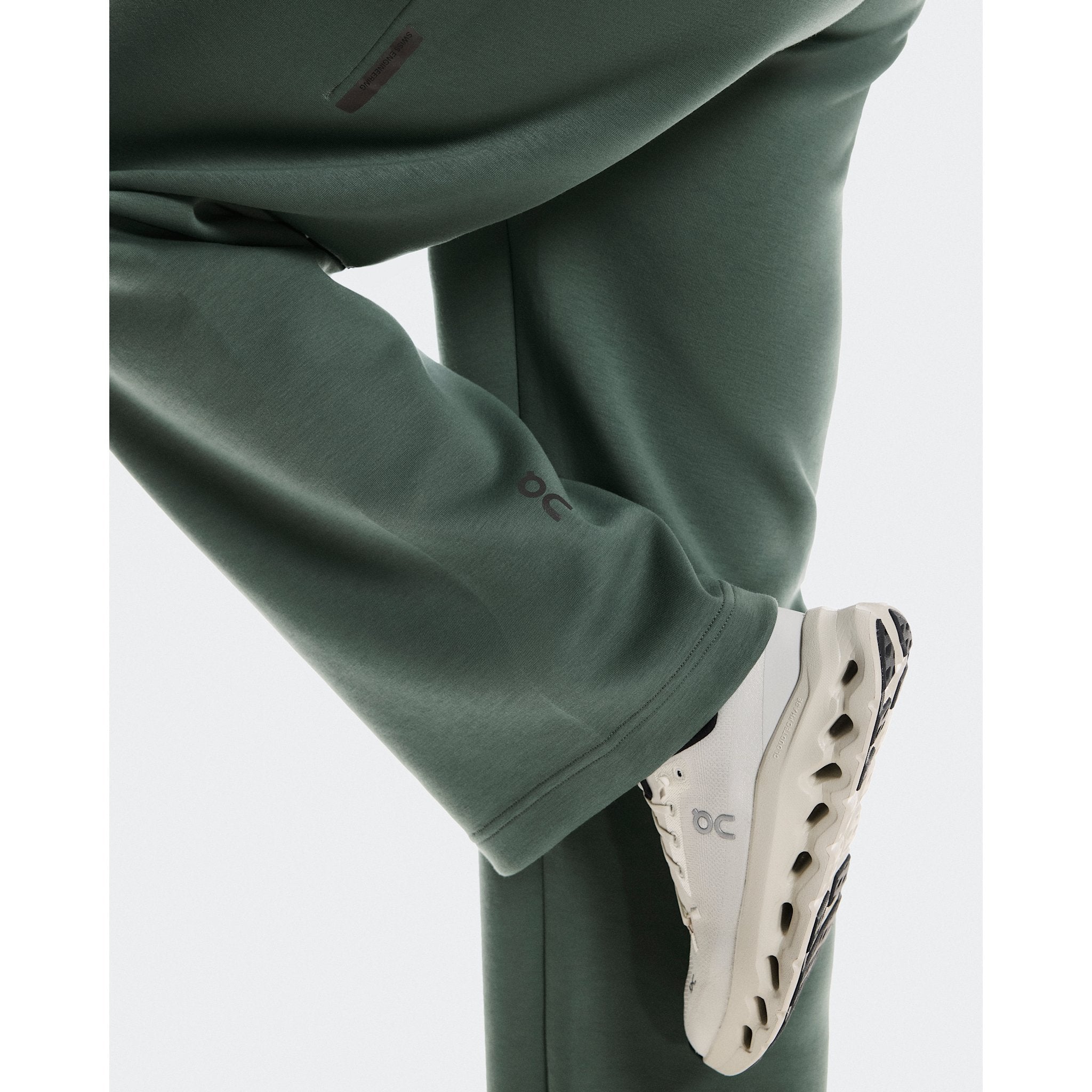 On Focus Tech Sweatpants Olive