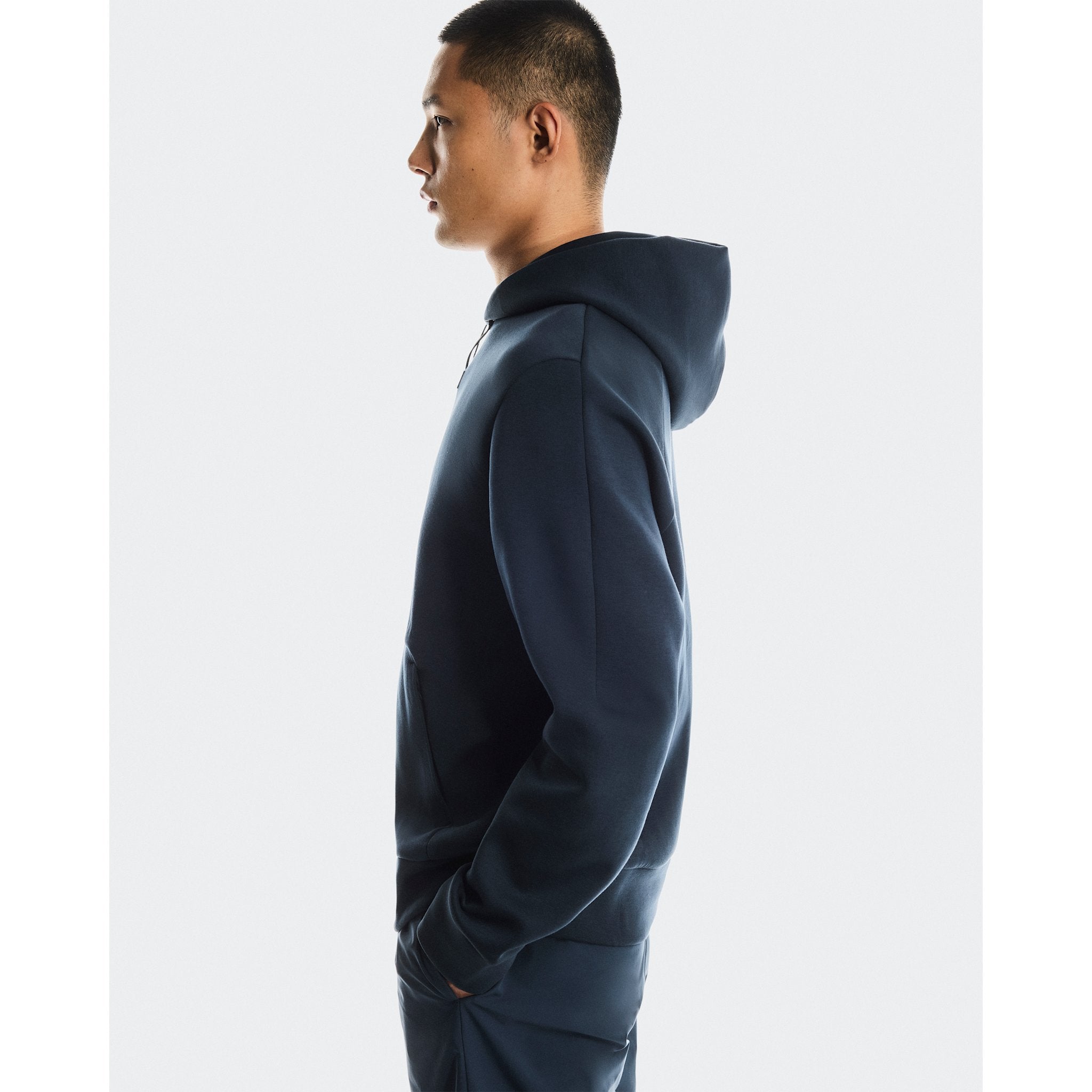 On Focus Tech Hoodie Navy