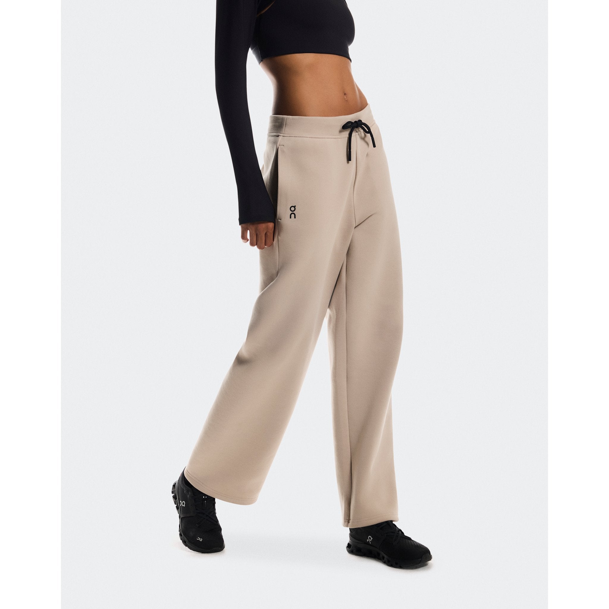 On Focus Tech Sweatpants Desert