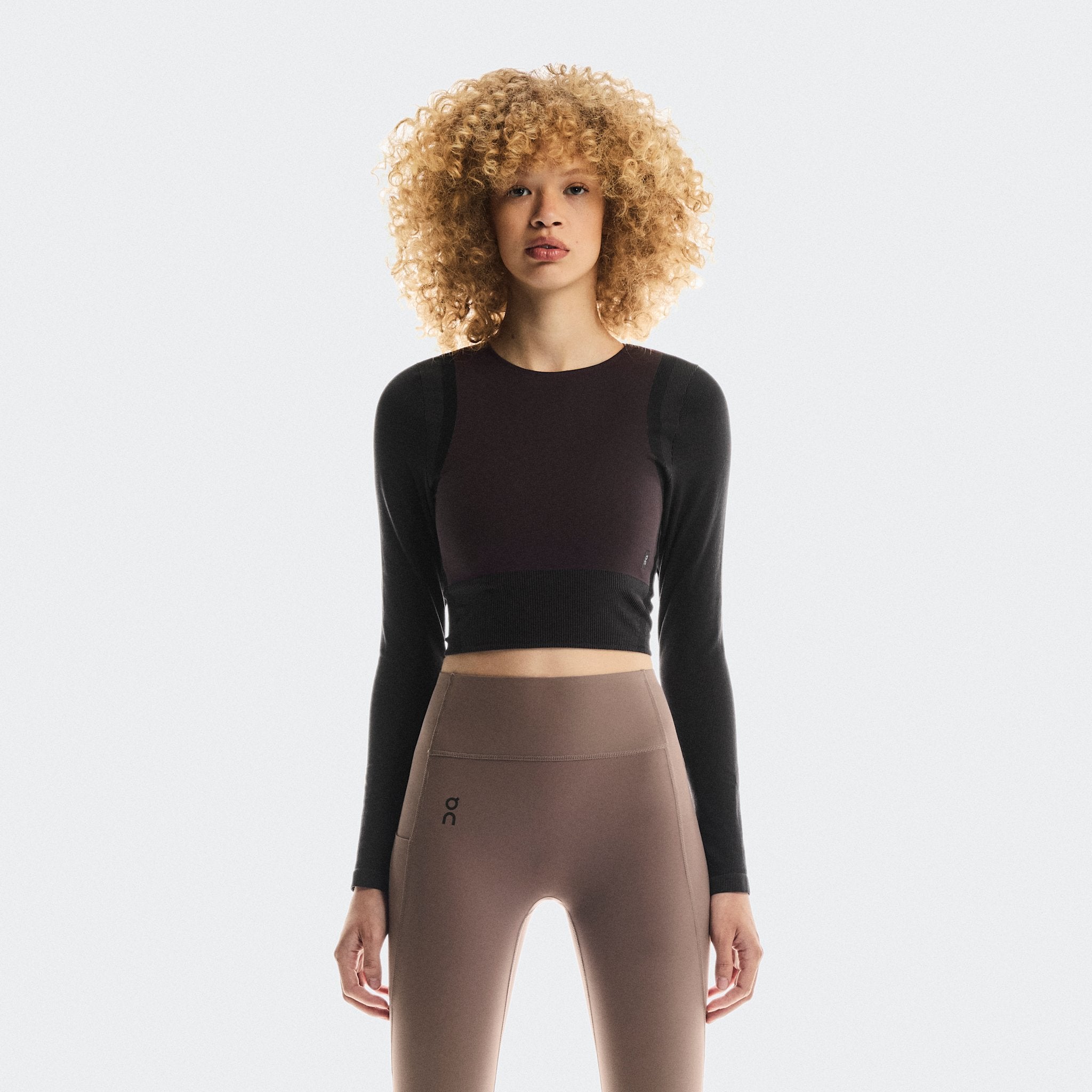 On Studio Knit Long-T Crop Pebble | Black