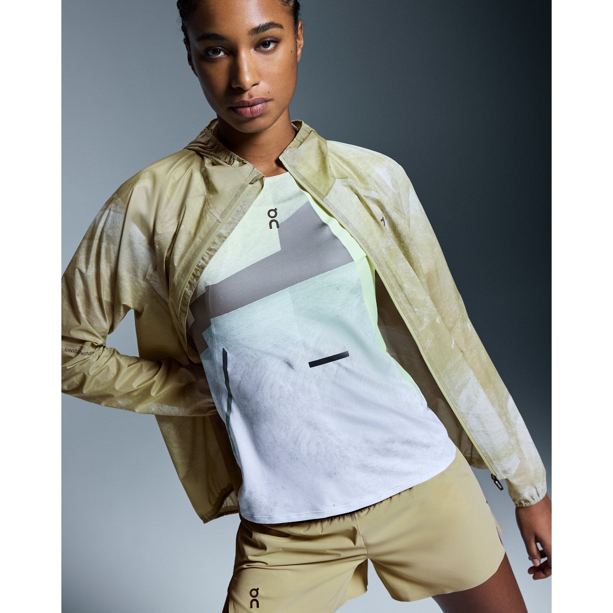 On Ultra Jacket White | Caper