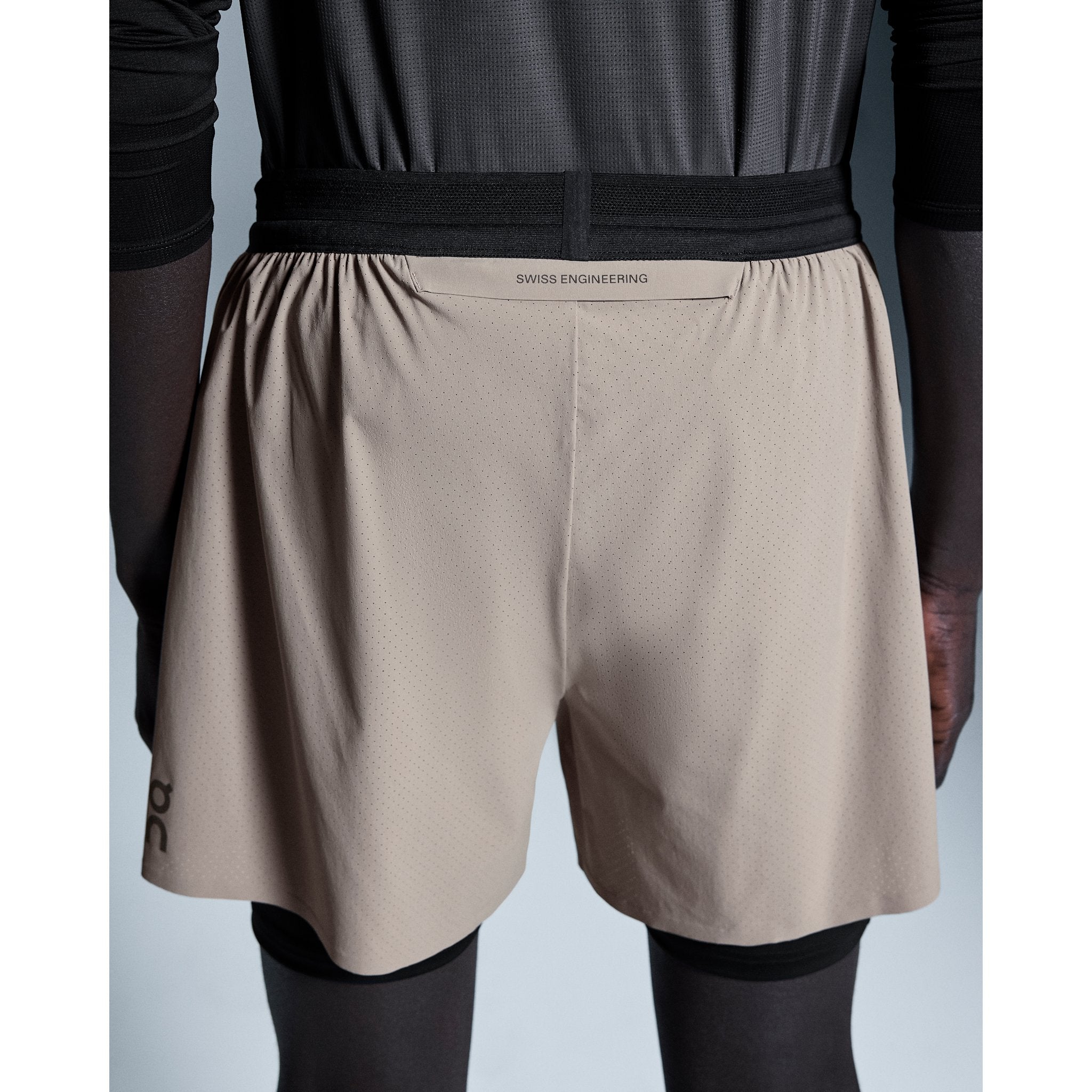 On 5" Performance 2/1 Shorts Cinder | Black
