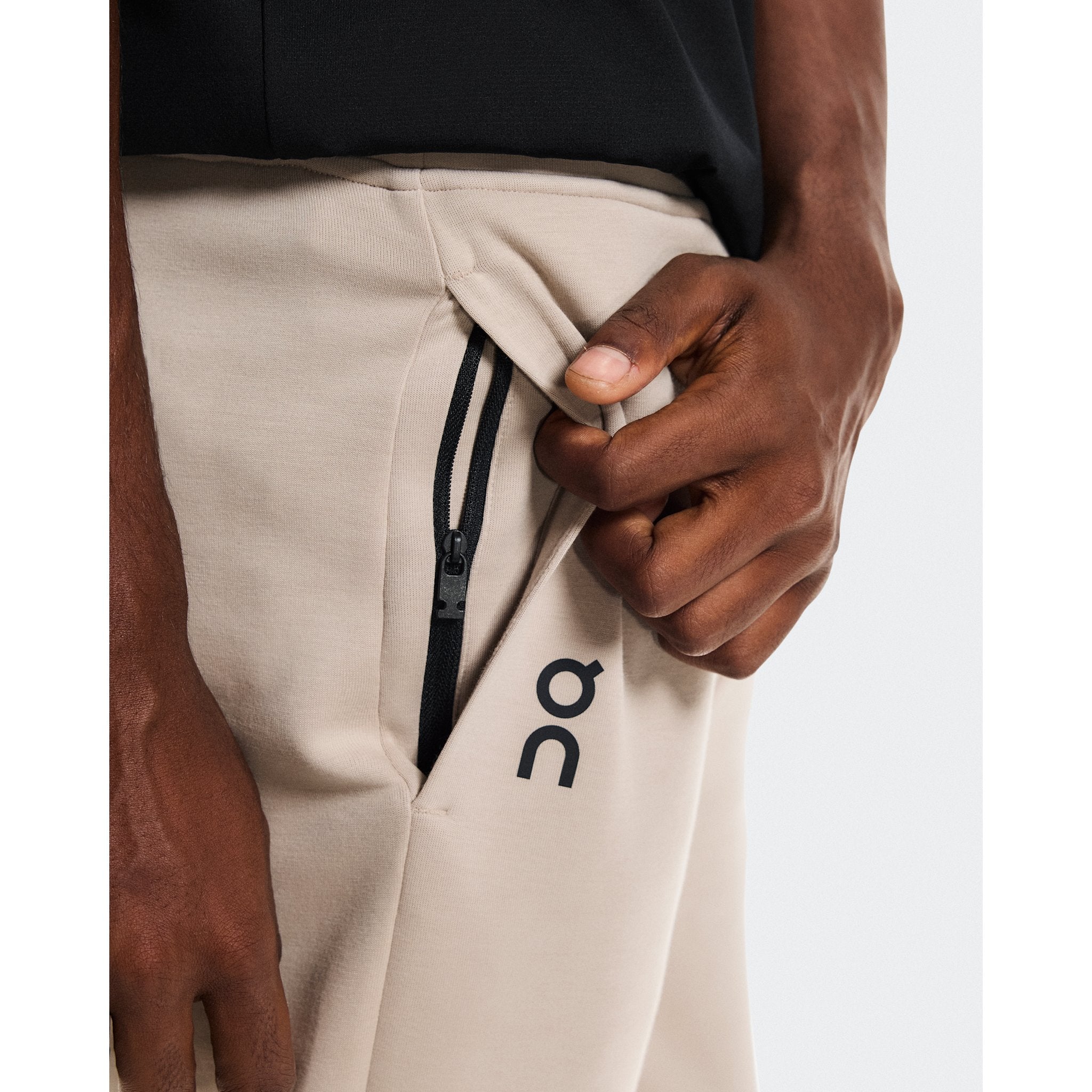 On Focus Tech Sweatpants Desert