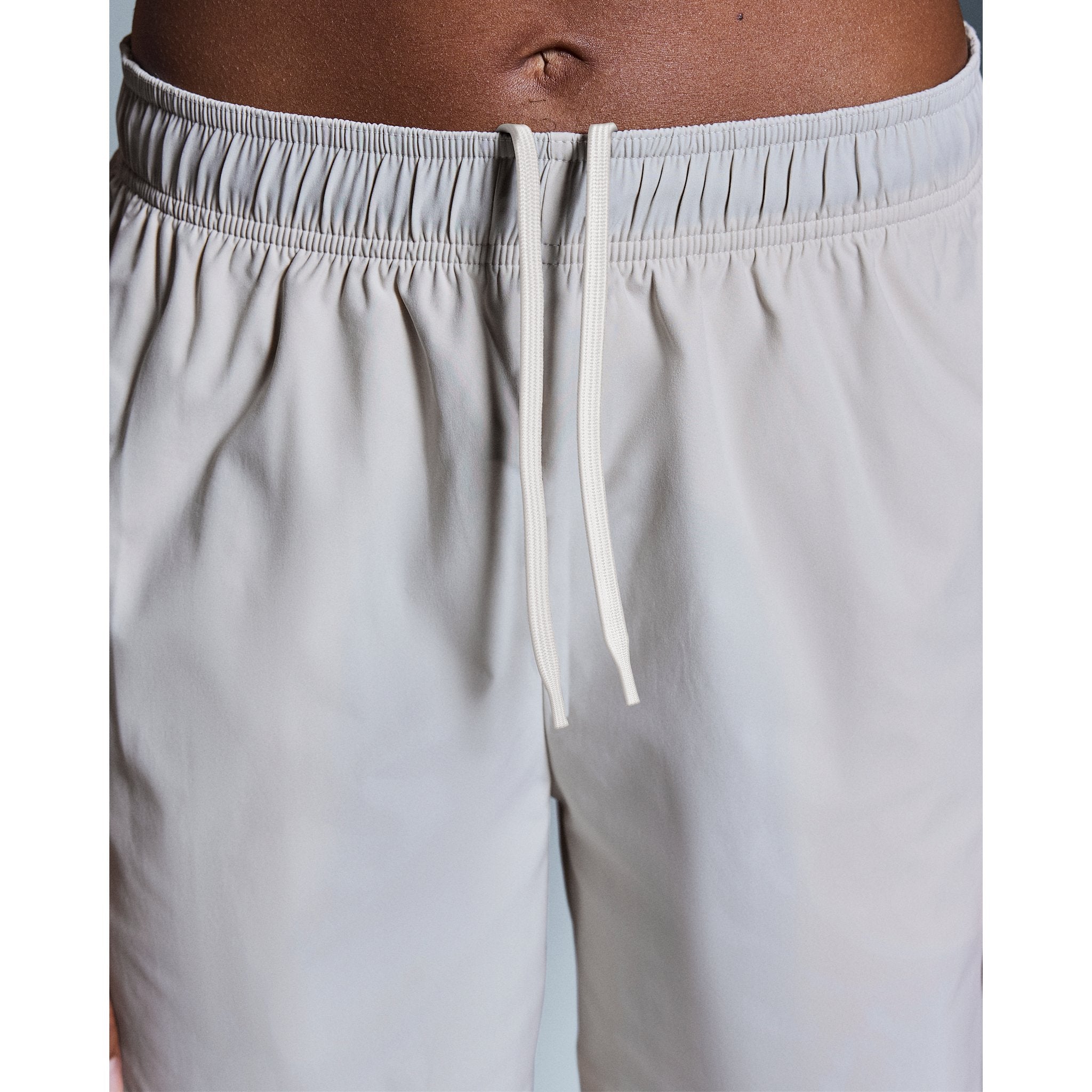 On 5" Core Shorts Sand