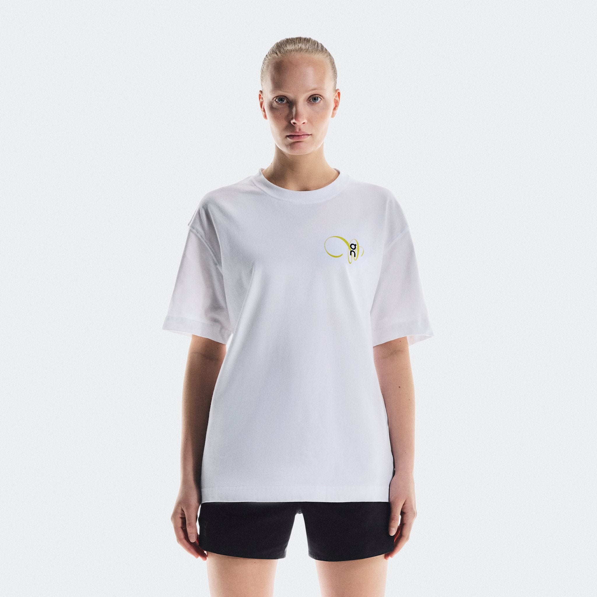 On Club-T Graphic White | Black