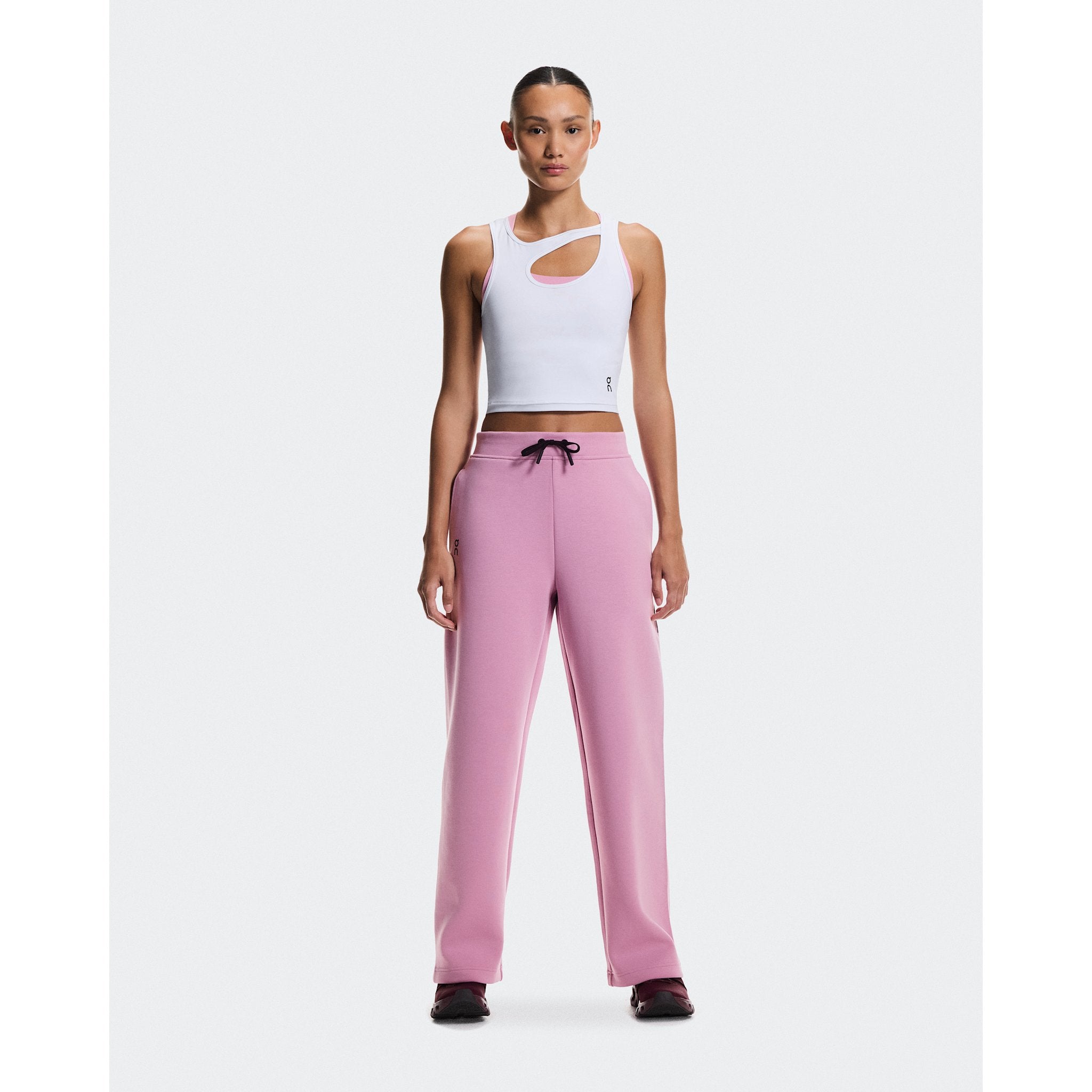 On Focus Tech Sweatpants Sakura