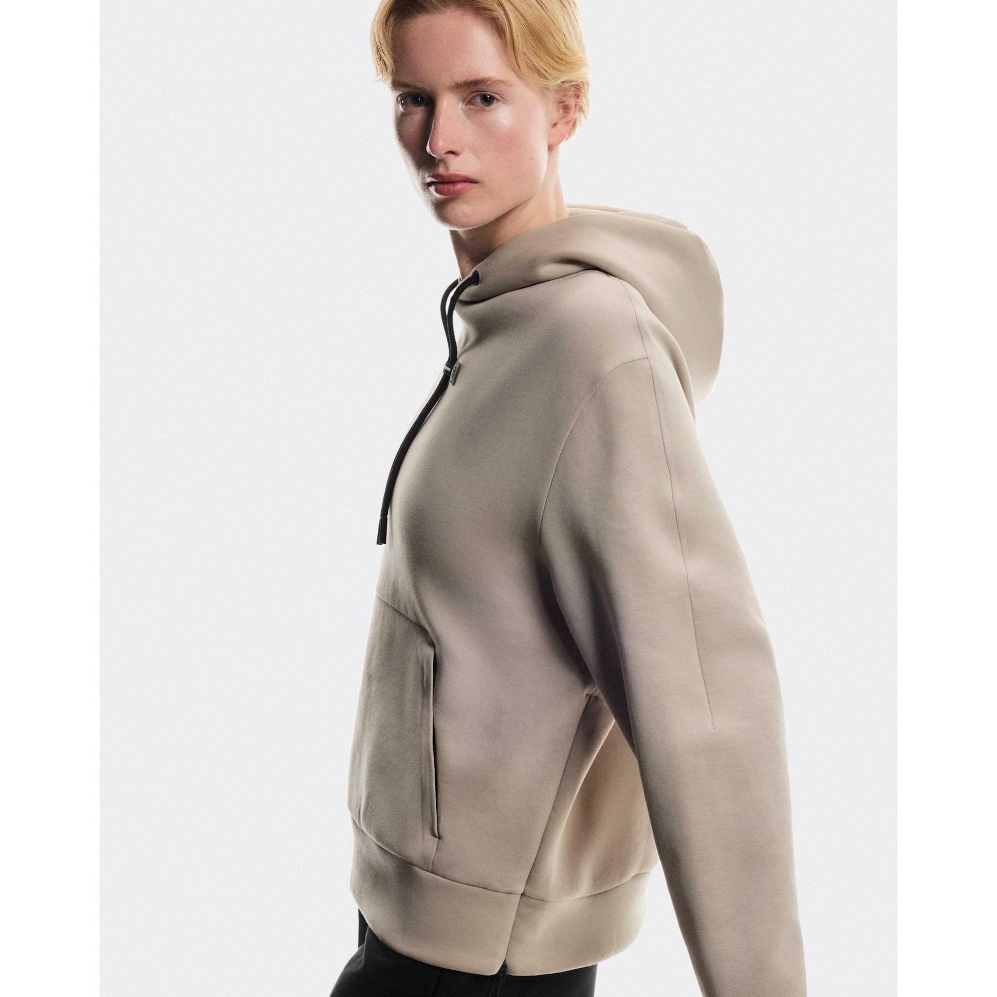 On Focus Tech Hoodie Desert
