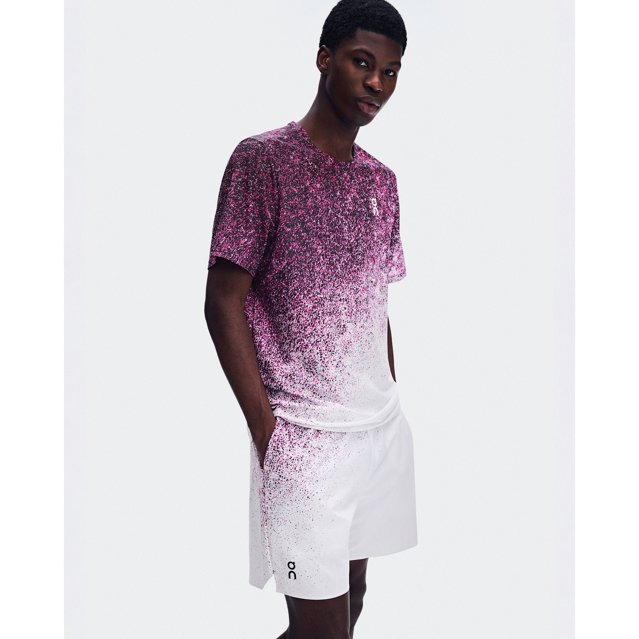 On 7" Court Shorts Fade Nebula | White