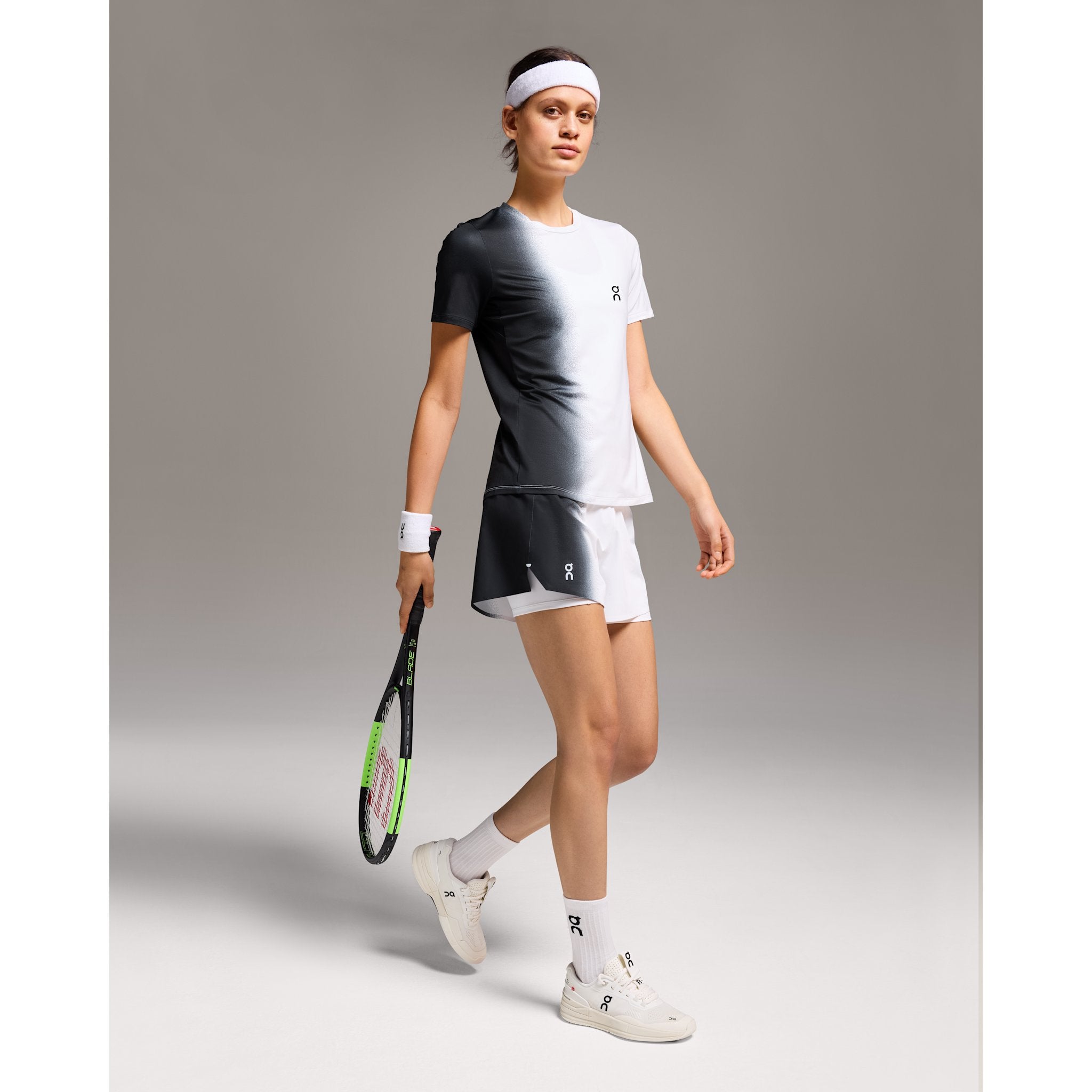 On Court Shorts Black | White
