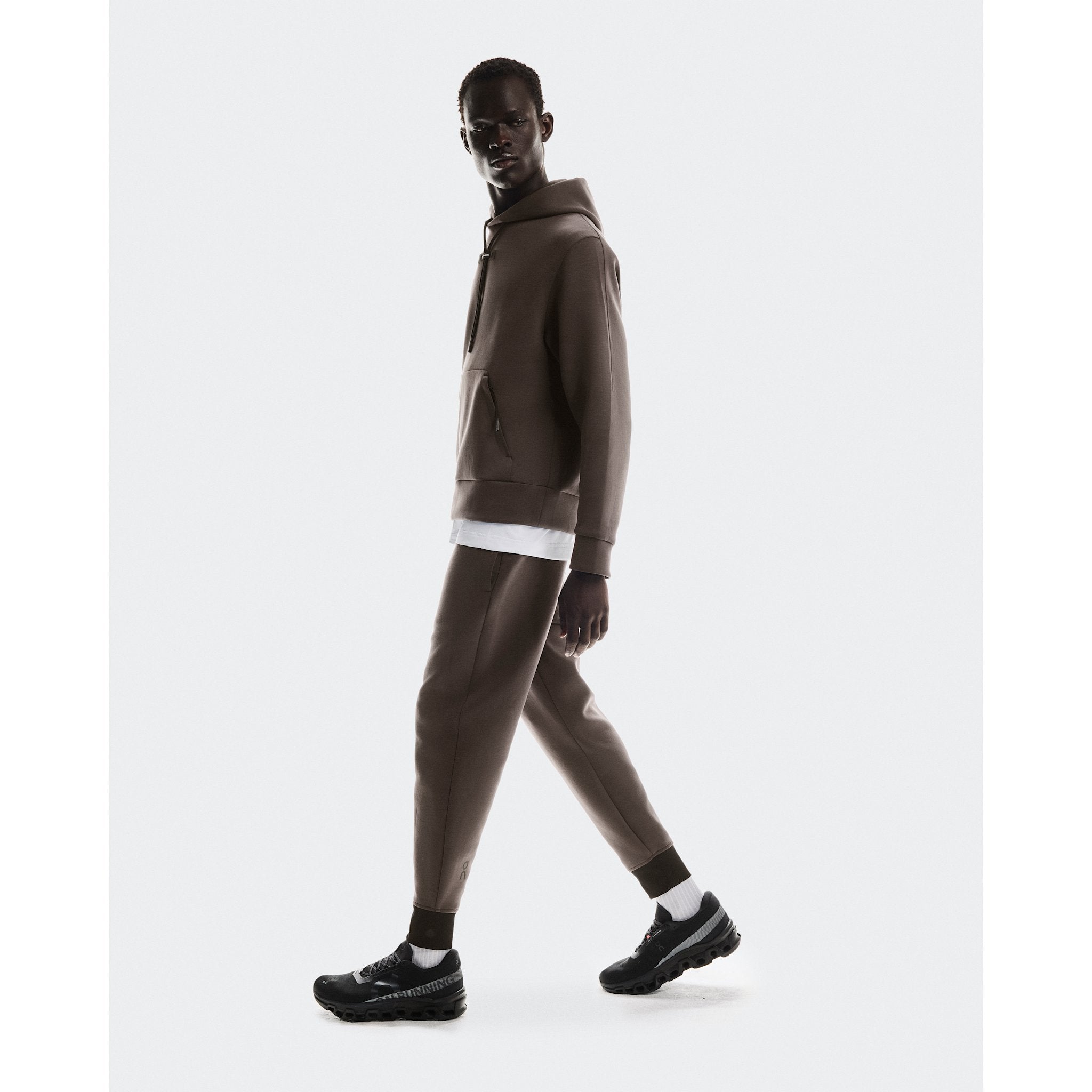 On Focus Tech Sweatpants Pebble