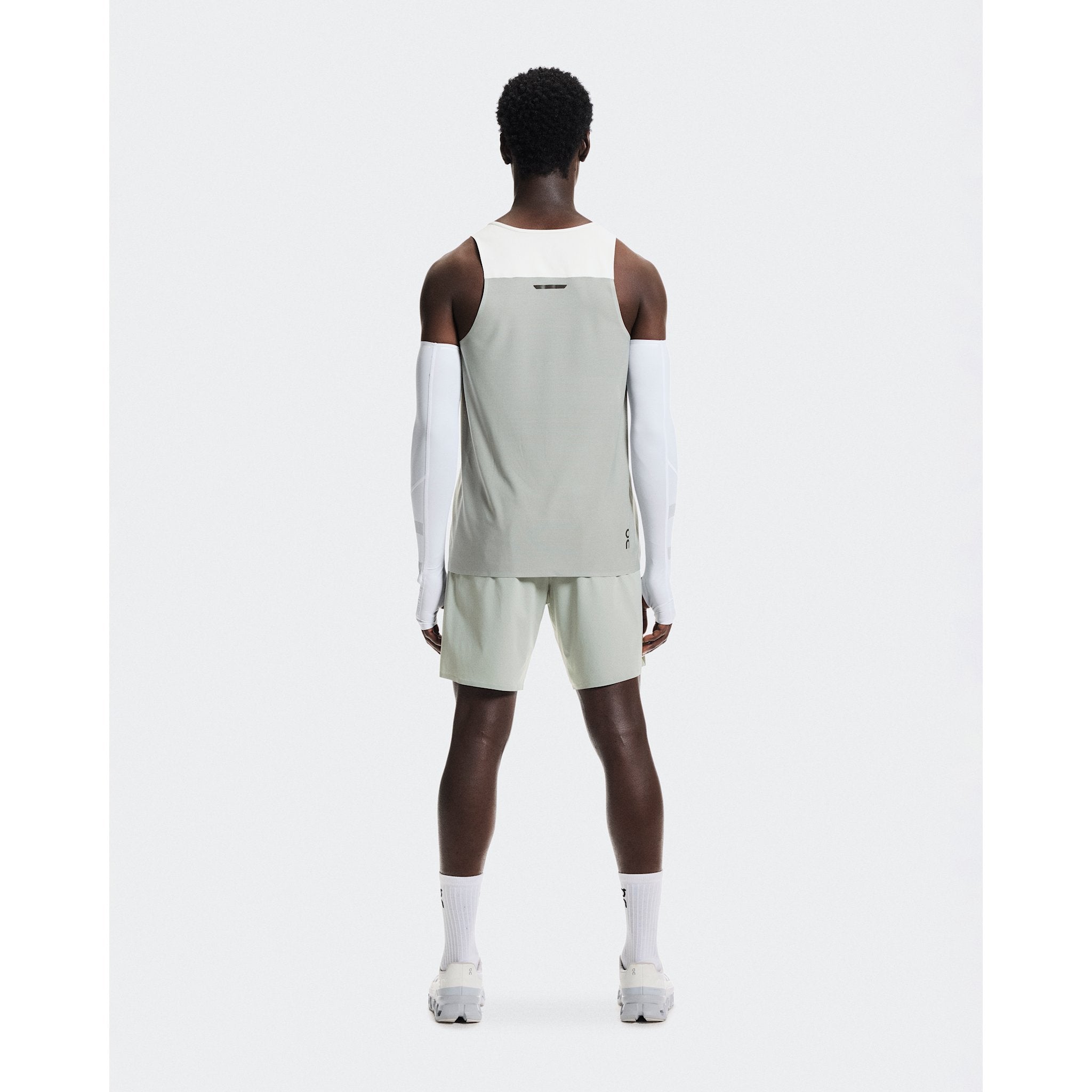 On 7" Performance Shorts Tin