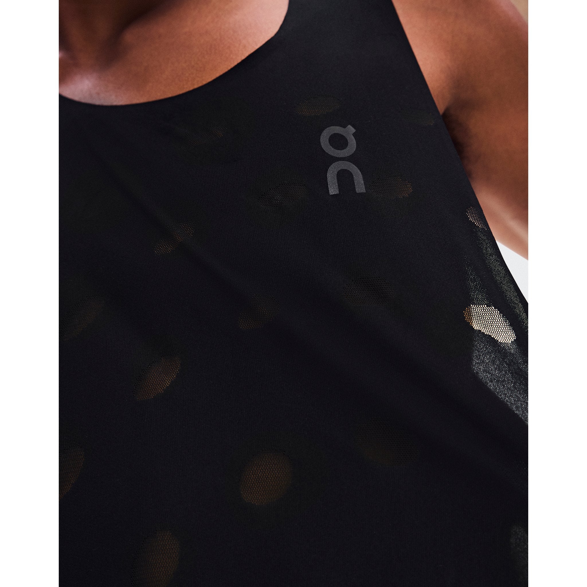 On Zero Tank Breathe Black