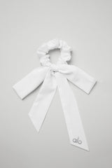 Alo Yoga Love Knots Tie Scrunchie - White