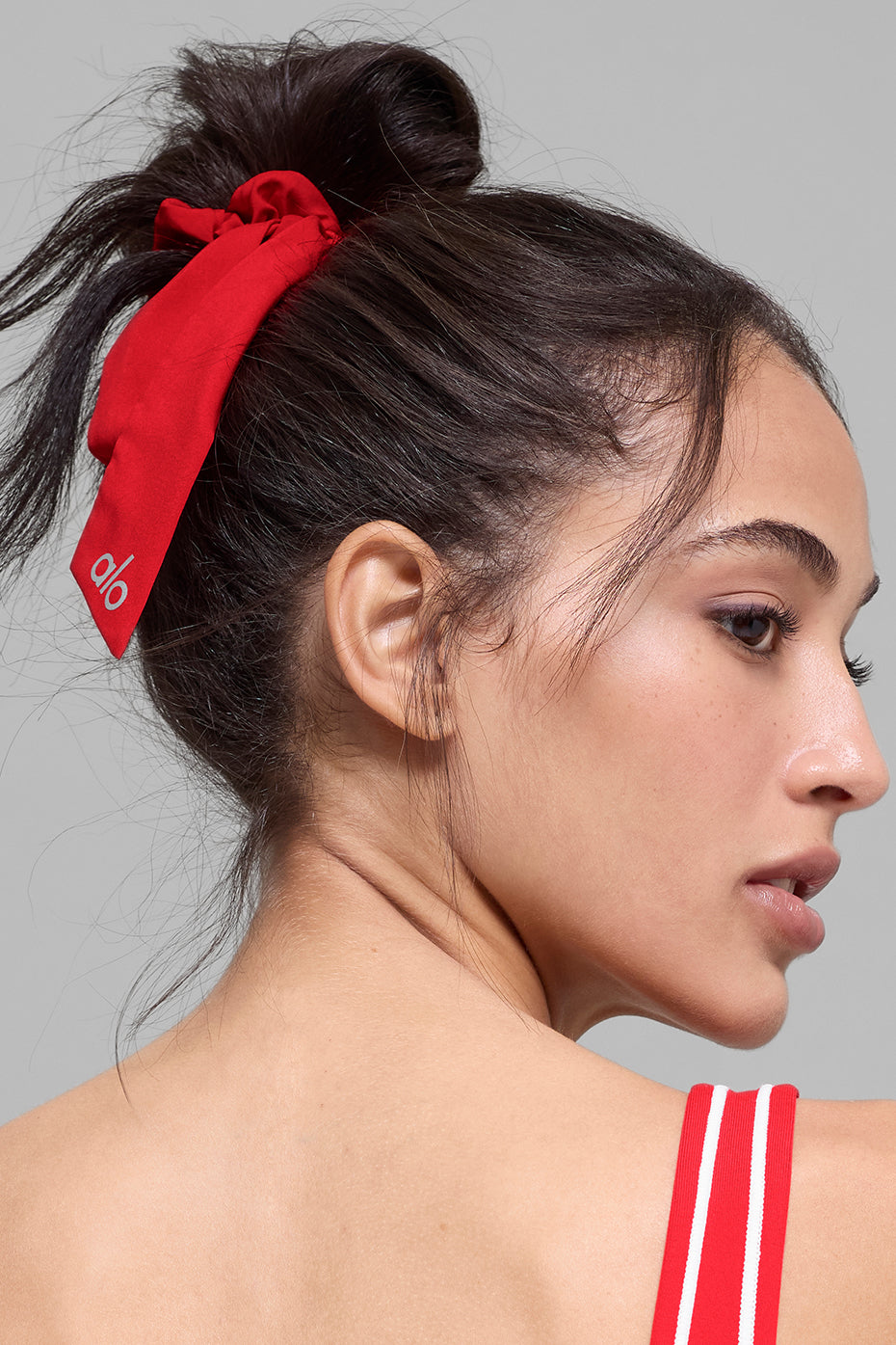 Alo Yoga Love Knots Tie Scrunchie - Bright Red