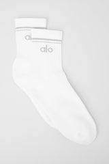 Alo Yoga Unisex Half-Crew Throwback Sock - White/Titanium