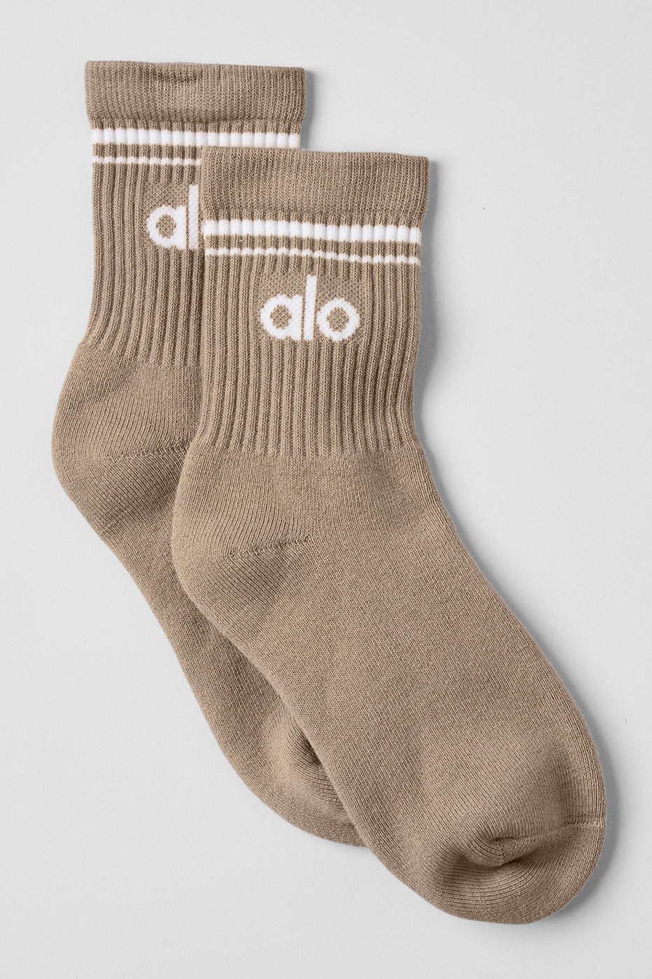 Alo Yoga Unisex Half-Crew Throwback Sock - Gravel/White
