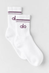 Alo Yoga Unisex Half-Crew Throwback Sock - White/Plum Kiss