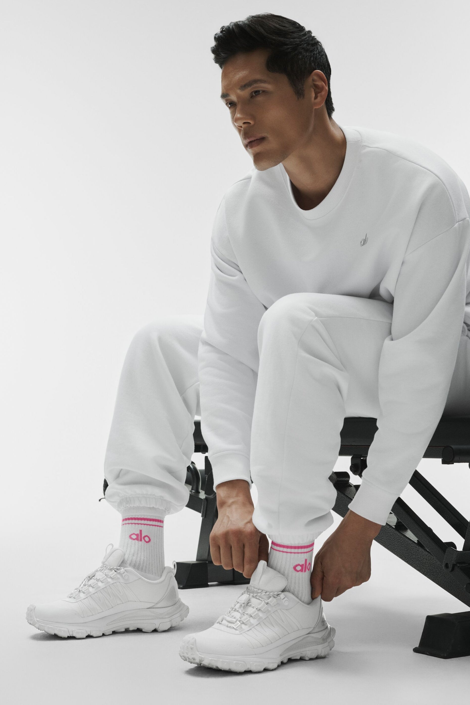 Alo Yoga Unisex Half-Crew Throwback Sock - White/Paradise Pink