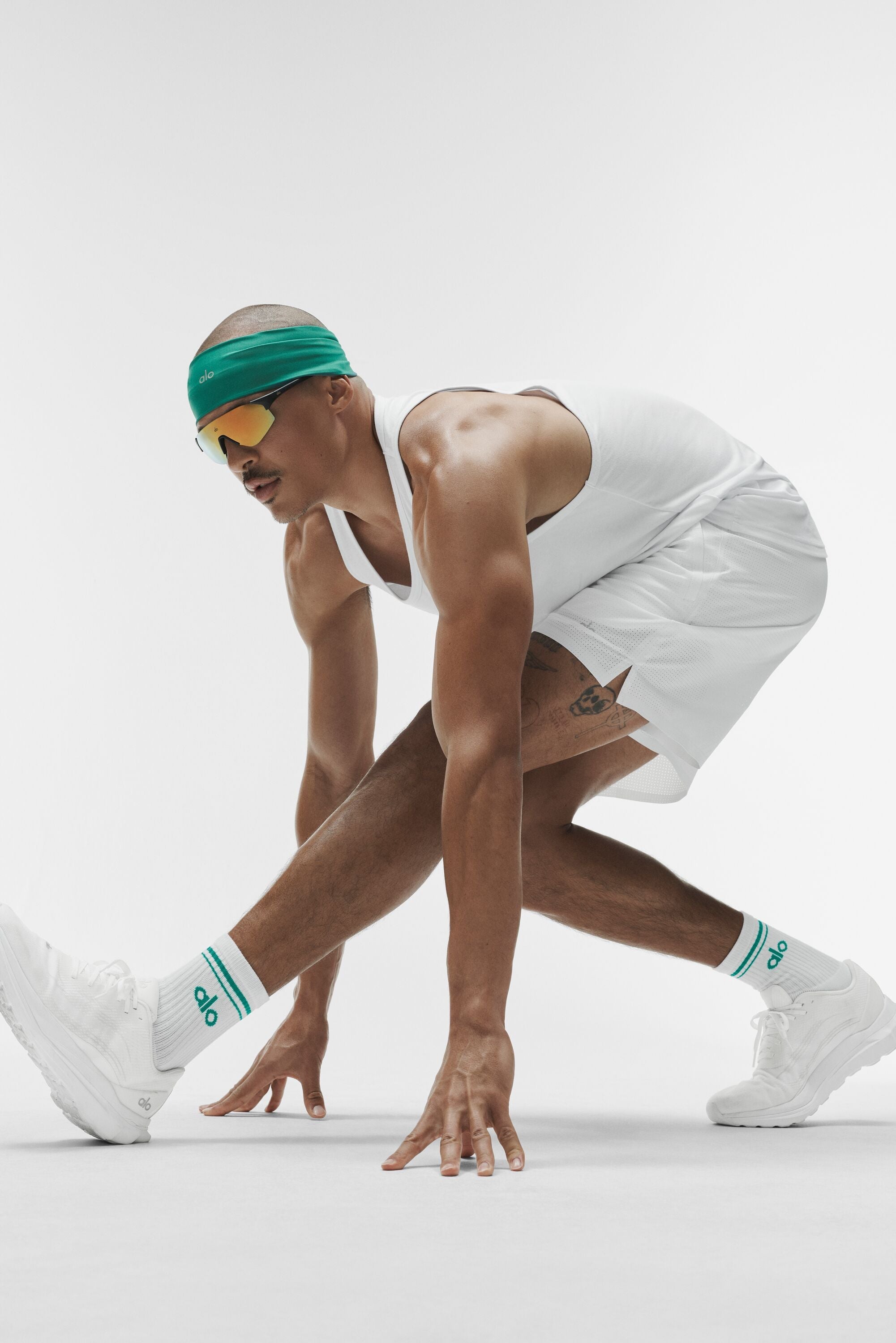Alo Yoga Unisex Half-Crew Throwback Sock - White/Emerald Isle