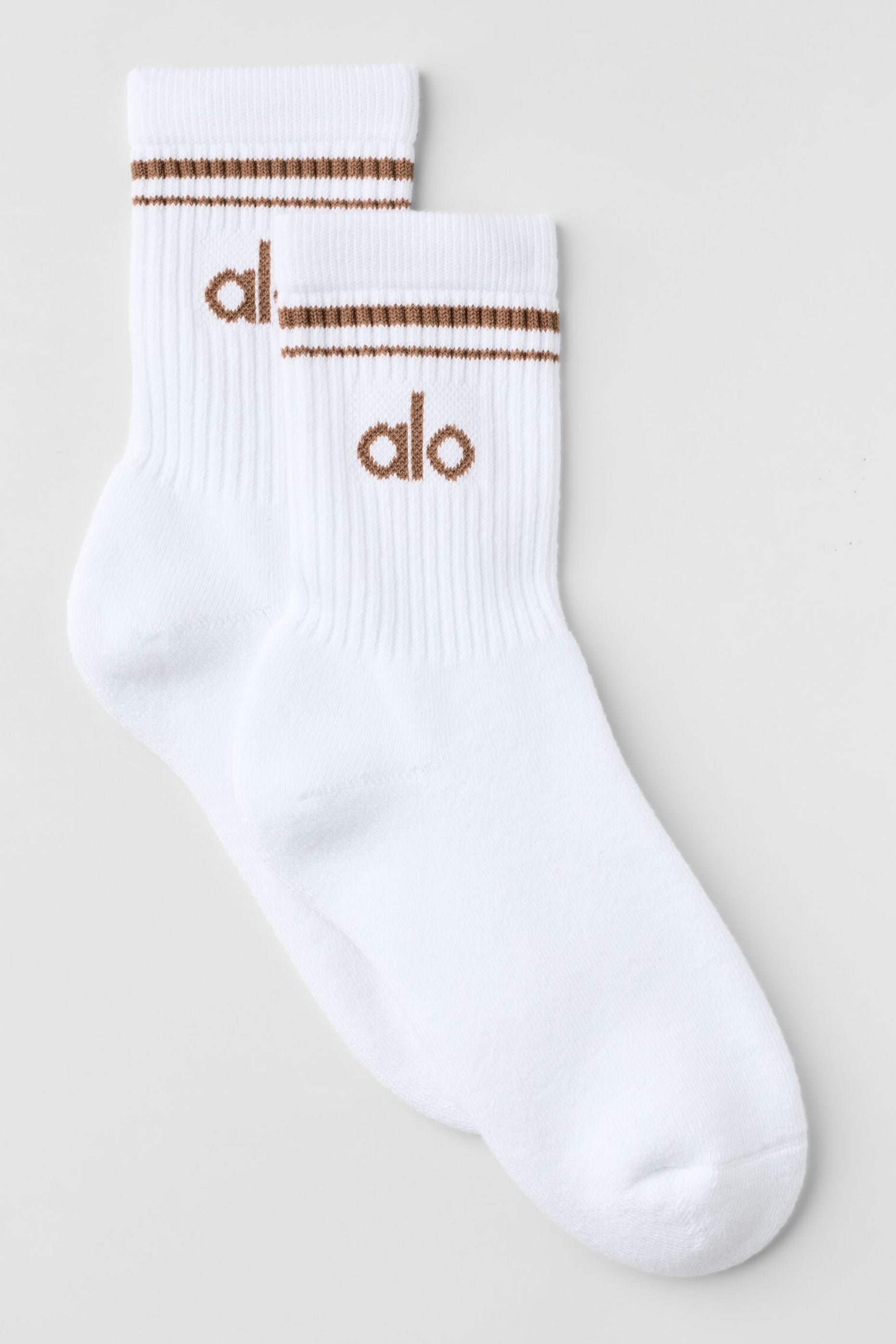 Alo Yoga Unisex Half-Crew Throwback Sock - White/Sun Kissed Brown