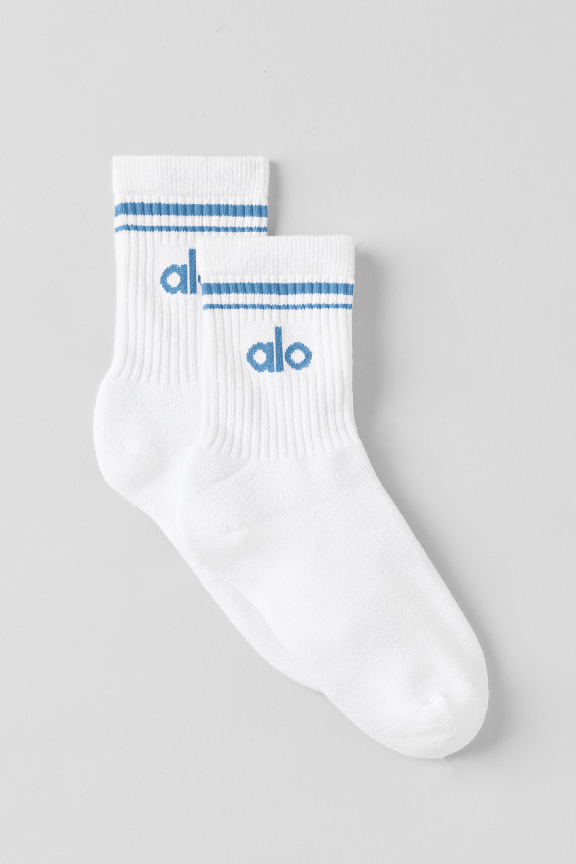 Alo Yoga Unisex Half-Crew Throwback Sock - White/California Blue