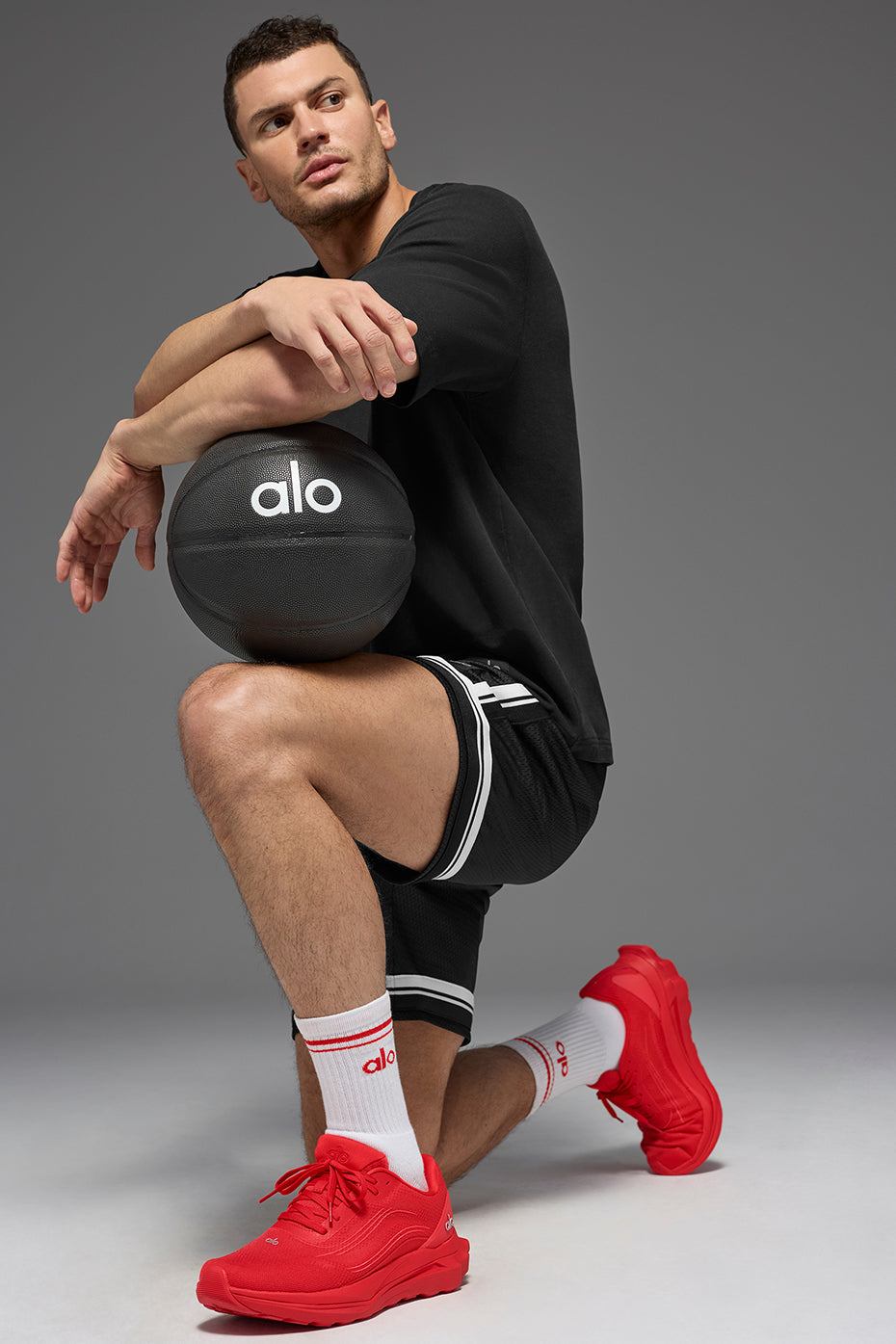 Alo Yoga Unisex Half-Crew Throwback Sock - White/Bright Red