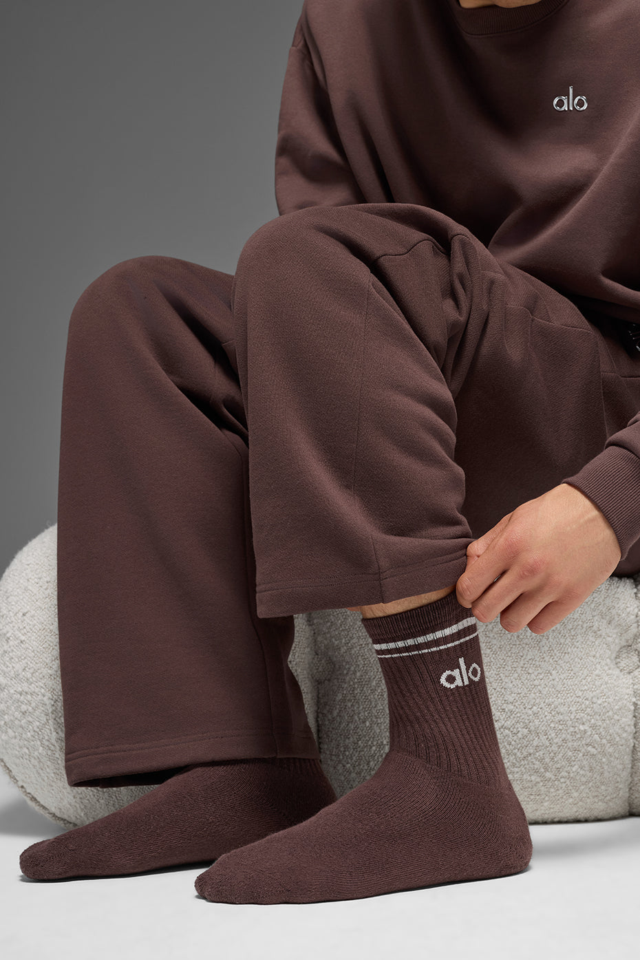 Alo Yoga Unisex Half-Crew Throwback Sock - Brownstone/White