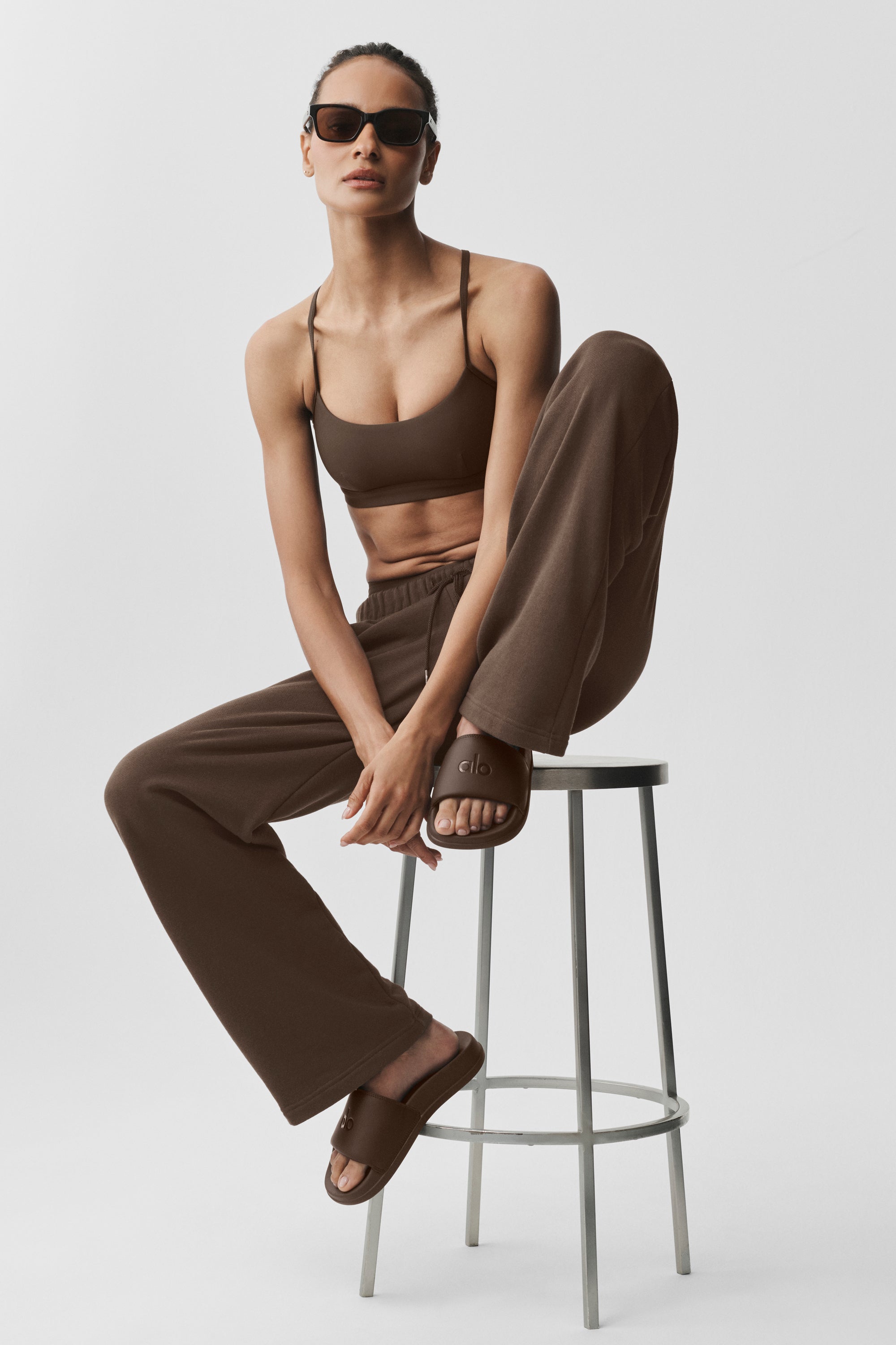 Alo Yoga Unisex It Slide - Espresso
