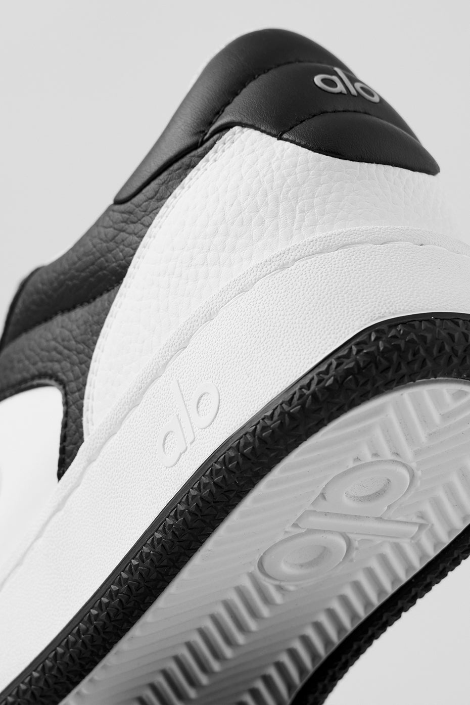 Alo Yoga ALO Recovery Mode Sneaker - Black/White