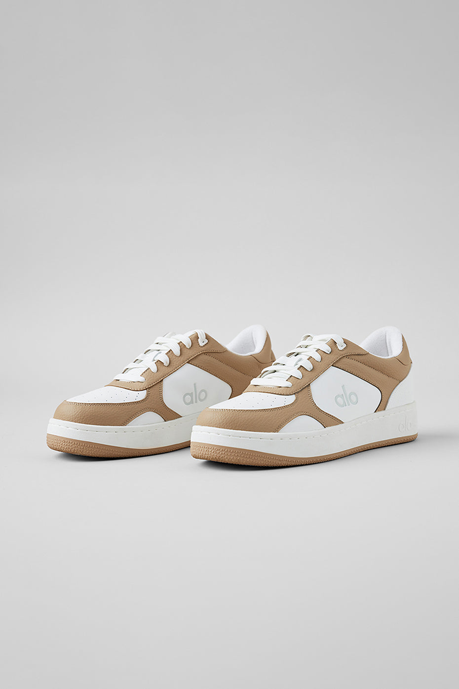 Alo Yoga ALO Recovery Mode Sneaker - Gravel/White