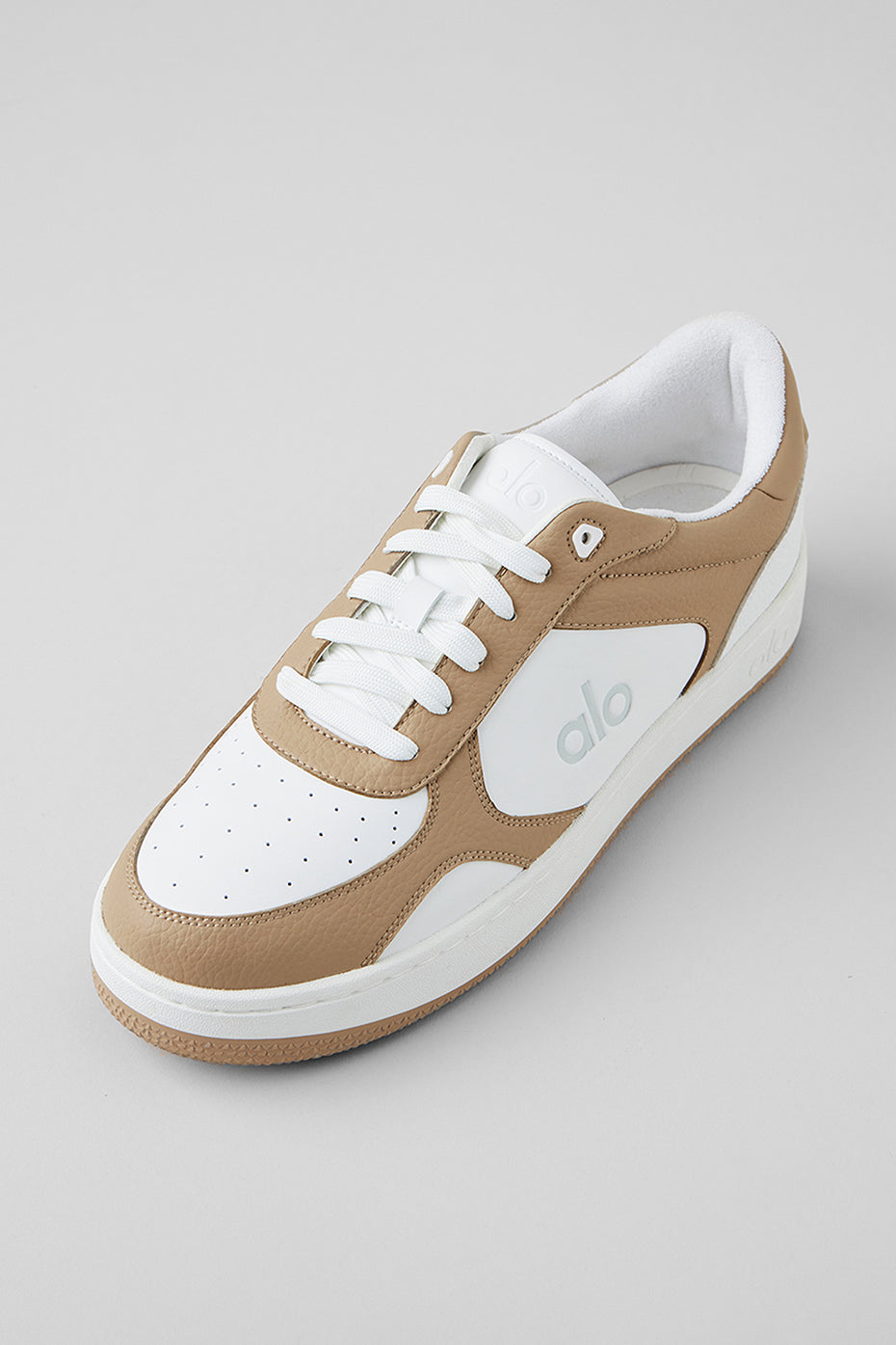 Alo Yoga ALO Recovery Mode Sneaker - Gravel/White
