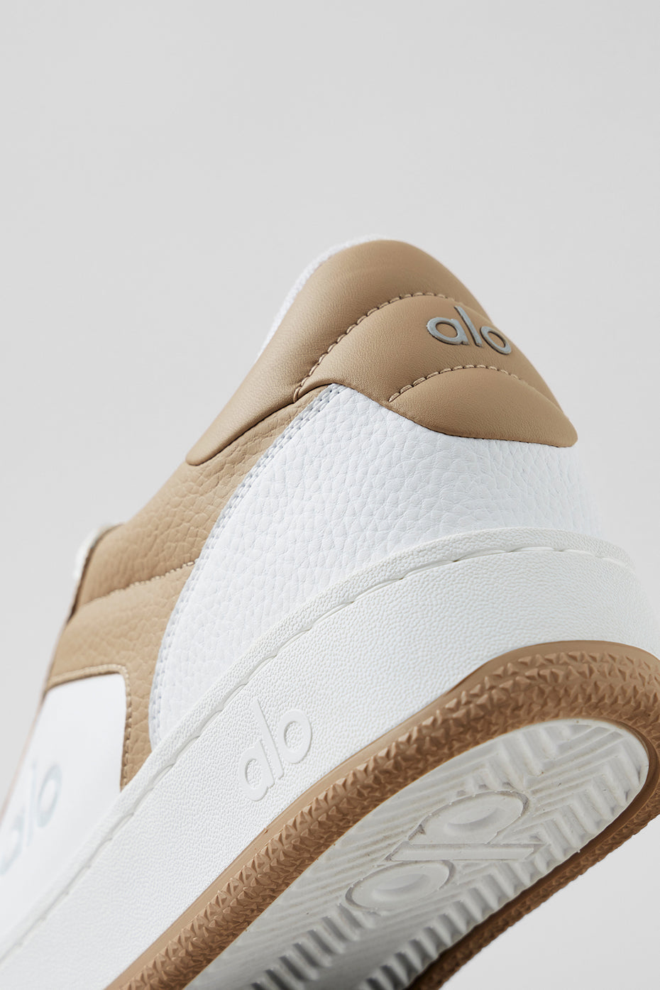 Alo Yoga ALO Recovery Mode Sneaker - Gravel/White