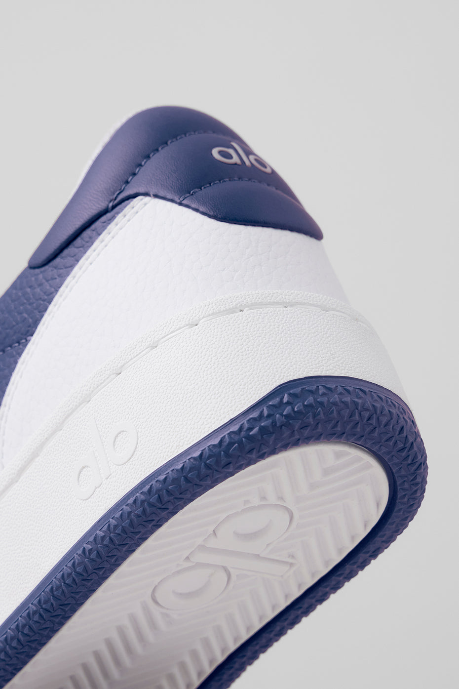 Alo Yoga ALO Recovery Mode Sneaker - Navy/White
