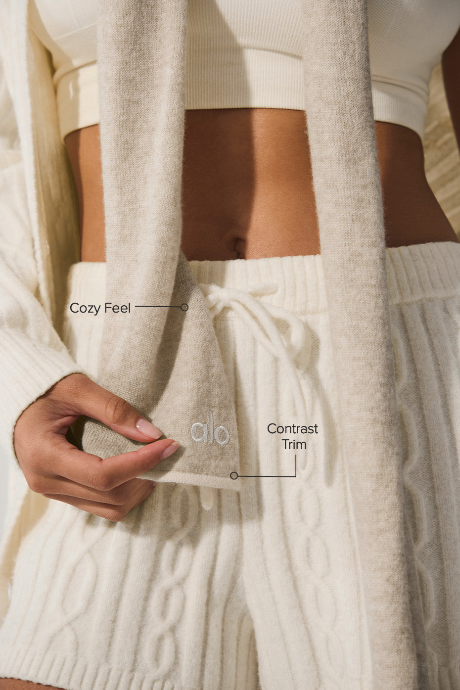 Alo Yoga Cashmere Light Frosted Scarf - Winter Latte/Ivory